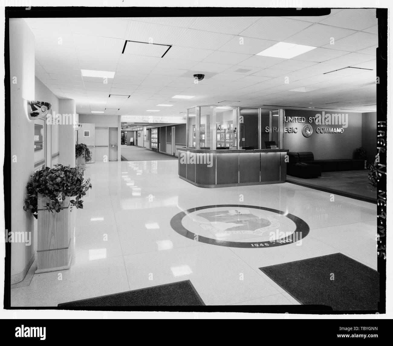 L'entrée principale du bâtiment à 500, Awing, looking east Offutt Air Force Base, Quartier général du Commandement aérien stratégique et centre de commande, le bâtiment du Siège, 901 Boulevard SAC, Bellevue, Sarpy Comté, NW Banque D'Images