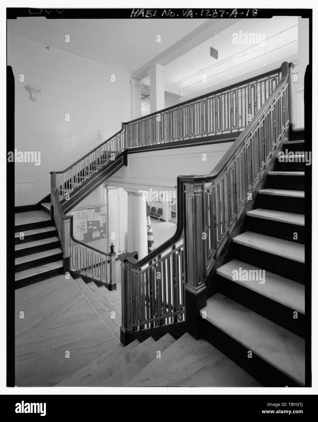 Escalier principal du premier au deuxième étage, vue à l'hôpital naval de Portsmouth, bâtiment de l'hôpital, lieu Rixey, borné par Williamson, Holcomb Road, et le Cercle, Portsmouth, Portsmouth, VA Banque D'Images