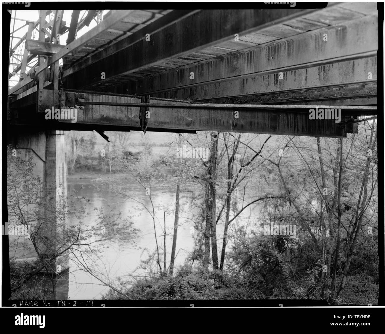 Mars 1982 BAS CONTREVENTEMENT LATÉRAL SUR SPAN QUATRE, vue vers le sud-ouest de Regal Bridge, Coal Creek Road, enjambant la rivière Clinch, Norris, Anderson County, Virginie TN Bridge et fer à repasser Company Banque D'Images