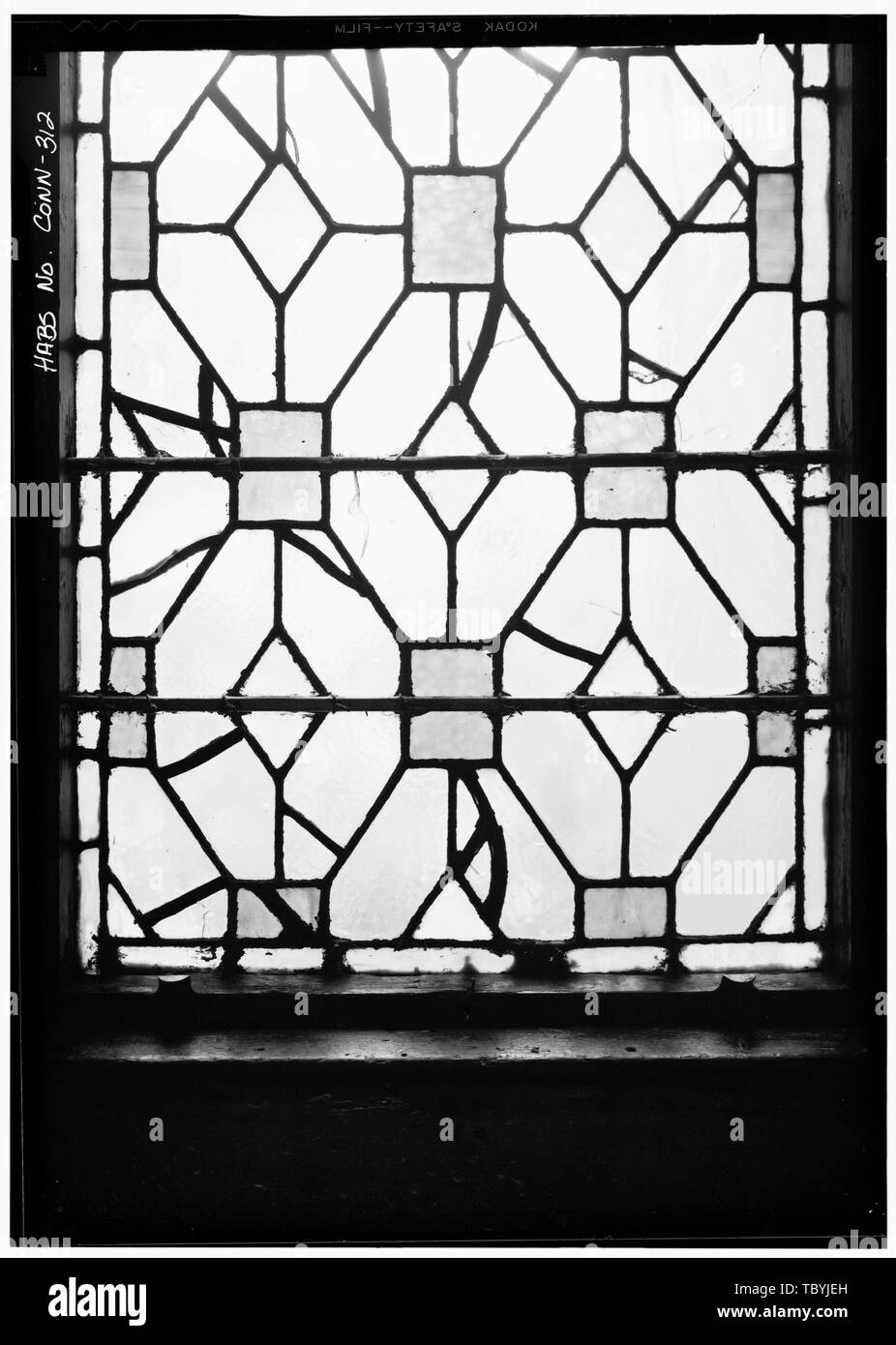 Mai 1968 Détail de fenêtre typique, CÔTÉ NORD DE L'église Trinity (P. E.), 651 Pequot Road, Southport, comté de Fairfield, CT Banque D'Images