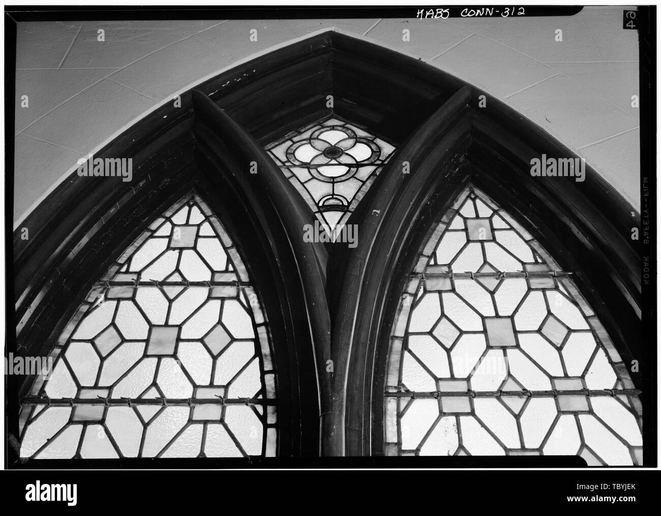 Mai 1968 Détail de fenêtre typique, l'église de la Trinité (P. E.), 651 Pequot Road, Southport, comté de Fairfield, CT Banque D'Images