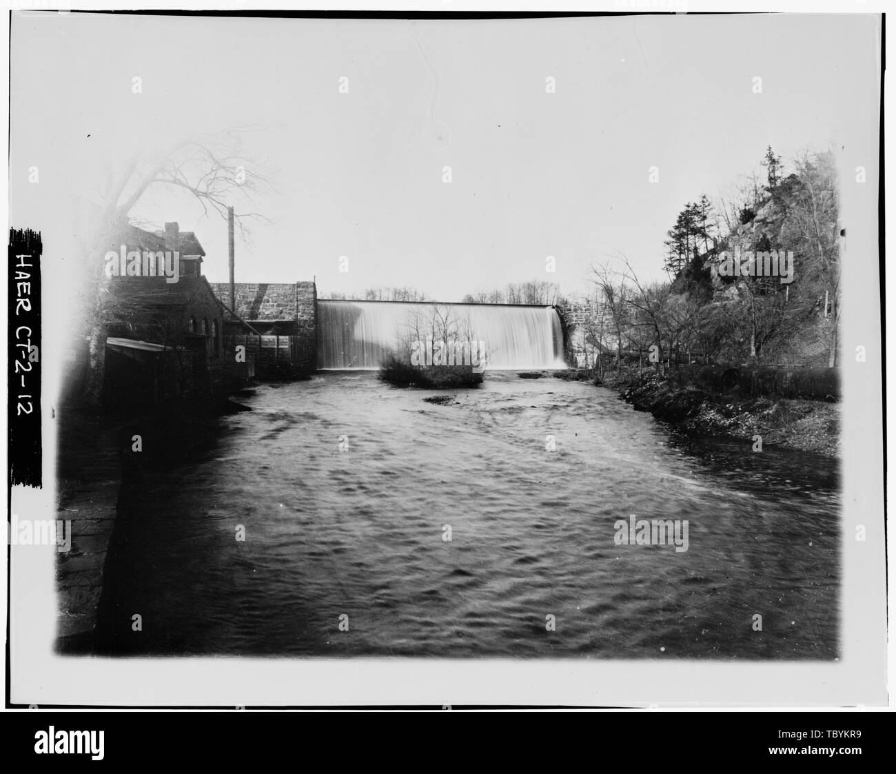 Mill River et le lac du barrage de Whitney, c.1900 photocopiée à partir d'une impression à partir d'un négatif sur verre, NHCHSL. Eli Whitney armoirie, à l'ouest de Whitney Avenue, Armory Street aux environs, Hamden, comté de New Haven, CT Banque D'Images