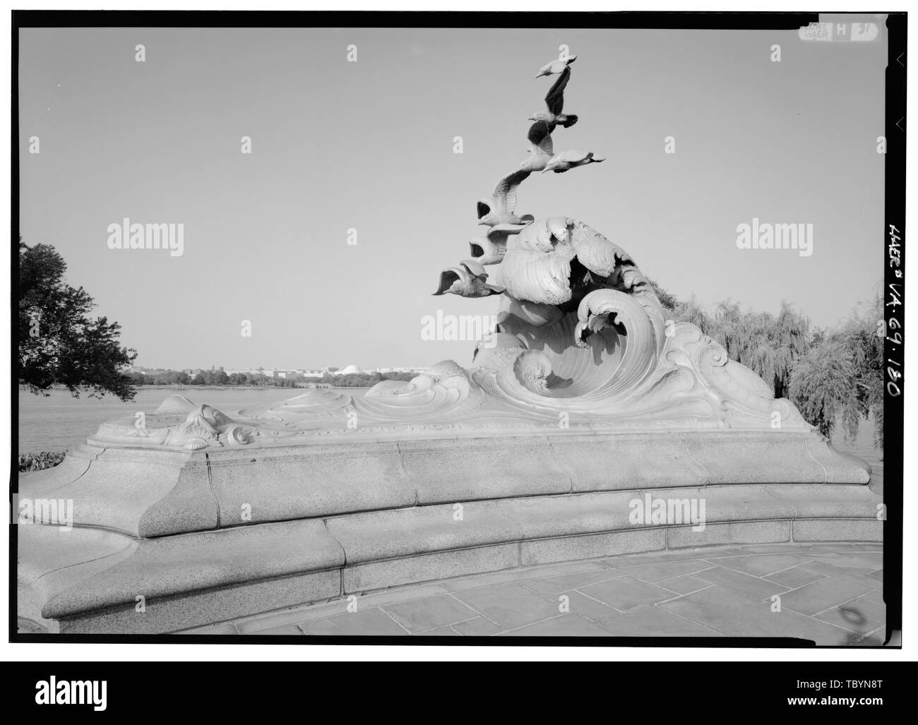 De LA MARINE ET DU MEMORIAL, L.B.J. MEMORIAL PARK À L'EST. George Washington Memorial Parkway, le long de la rivière Potomac McLean à Mount Vernon, en Virginie, à Mount Vernon, comté de Fairfax, VA, Avenue Mount Vernon Association U.S. Army Corps of Engineers U.S. Bureau of Public Roads Clarke, Gilmore Downer, Jay Toms, R E Johnson, J W Simonson, Wilbur McNary, J V Clara Barton, Mount Vernon Ladies Association Garden Club d'Amérique les Filles de la Révolution Américaine United Daughters of the Confederacy Dames d'Amérique coloniale Association pour la préservation des antiquités Virginie McMillan Commission Rendez Banque D'Images