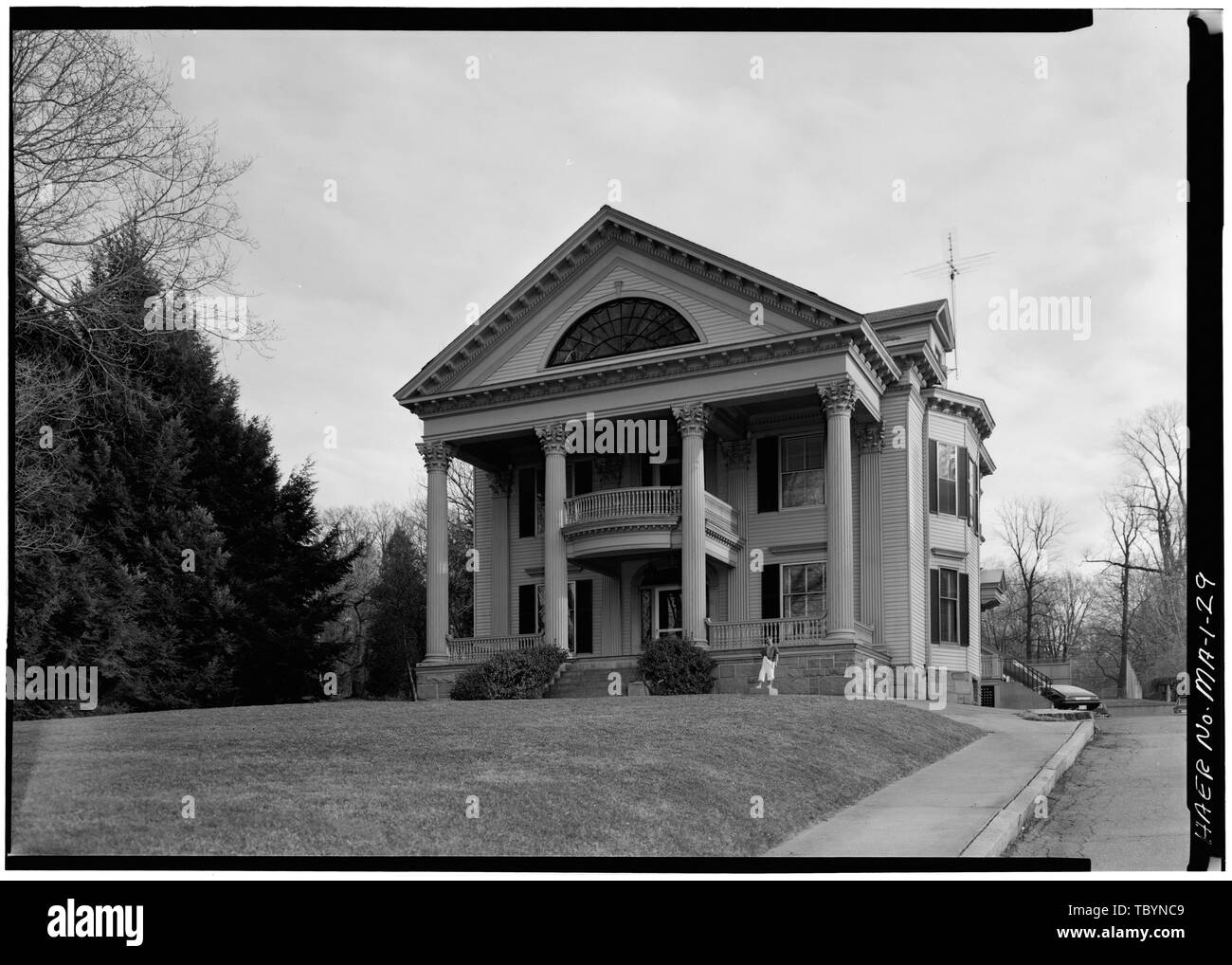 Maison néoclassique SUR ANDOVER STREET, DANS LA SECTION DE BELVEDERE LOWELL Lowell 1976 Système de canaux, rivières Concord et Merrimack, Lowell, Middlesex, MA, Baldwin , Laommi , Jackson , Francis Patrick Tracy James B Propriétaires des écluses et des canaux sur la rivière Merrimack Middlesex Company Hamilton Manufacturing Company Merrimack Manufacturing Company Suffolk Manufacturing Company Tremont Manufacturing Company Boott Mills Massachusetts Cotton Mills Jackson, Jonathan Tyler, Joseph C Banque D'Images