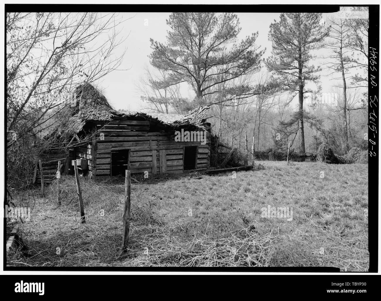 (Nord) avant l'altitude, À AU SUD-OUEST Place Williams, Double Log Barn, SC route secondaire 113, 34 km au nord de SC route secondaire 235, Glenn Springs, Comté de Spartanburg, SC Banque D'Images