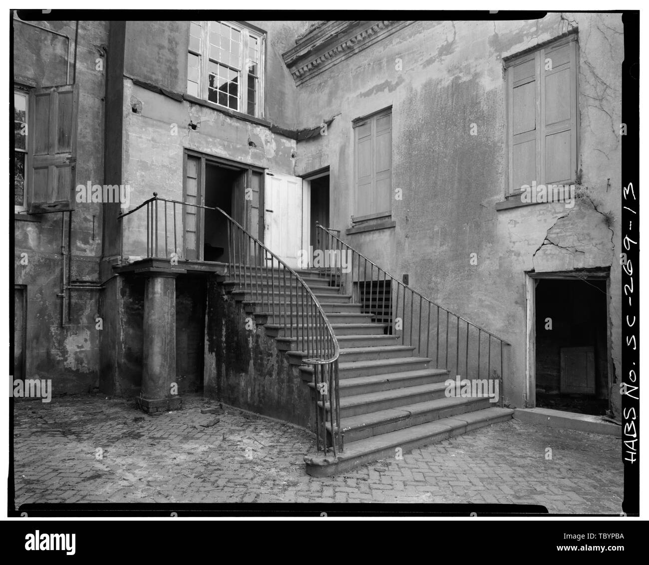 Entrée Nord (arrière) et l'escalier au premier étage. Maison RobinsonAiken, 48 Elizabeth Street, Charleston, Charleston County, SC Robinson, John Aiken, William Aiken, William Clemson University, Département d'Architecture, promoteur Lee, Peter, faculté commanditer Gibson, Reginald Lee Fava, Ernest Edward, délinéateur Banque D'Images