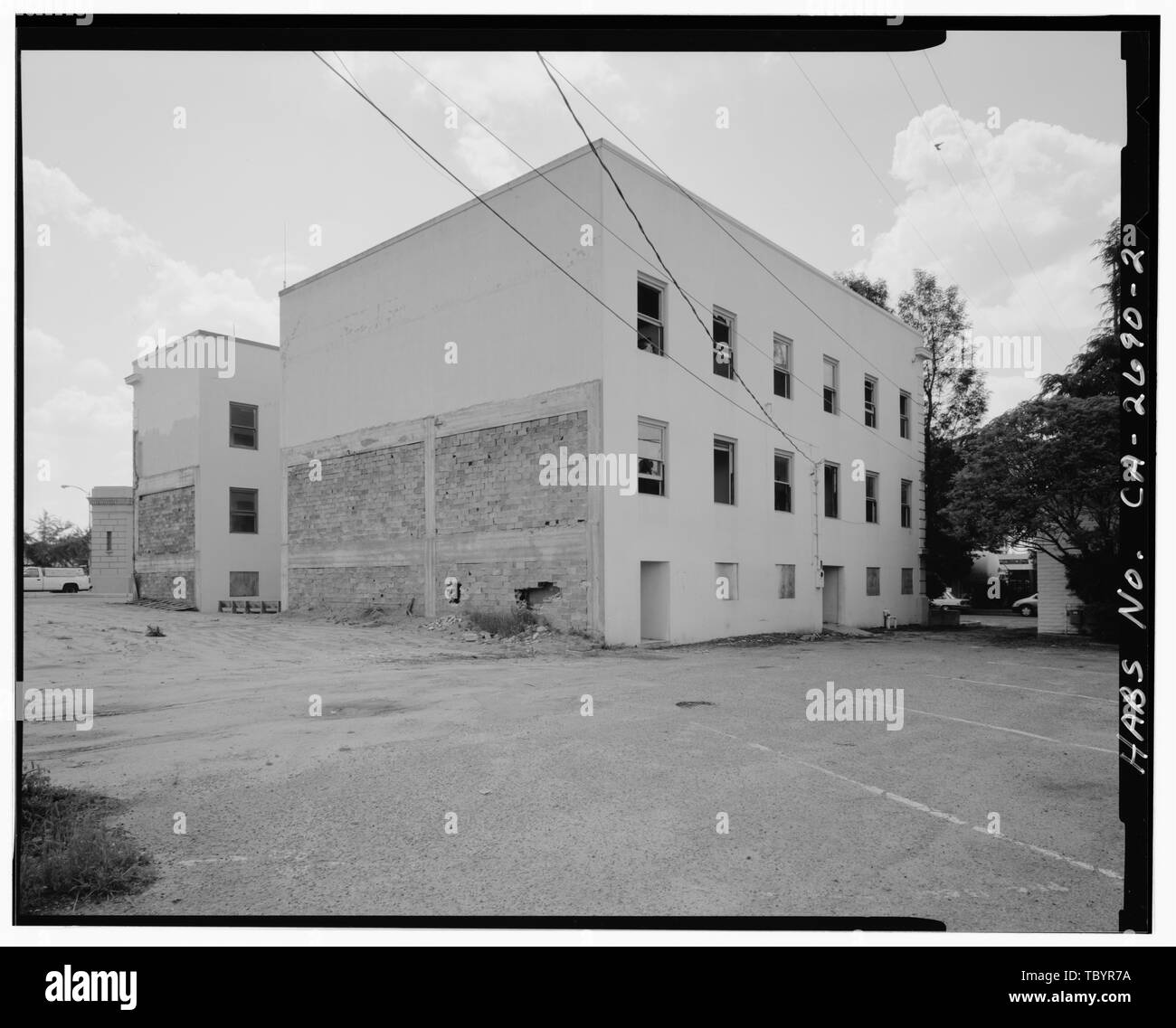 Nord et Est du bâtiment, face au sud-ouest de l'infirmière, Burnett accueil 120 North Howard Street, Fresno, comté de Fresno, CA Banque D'Images