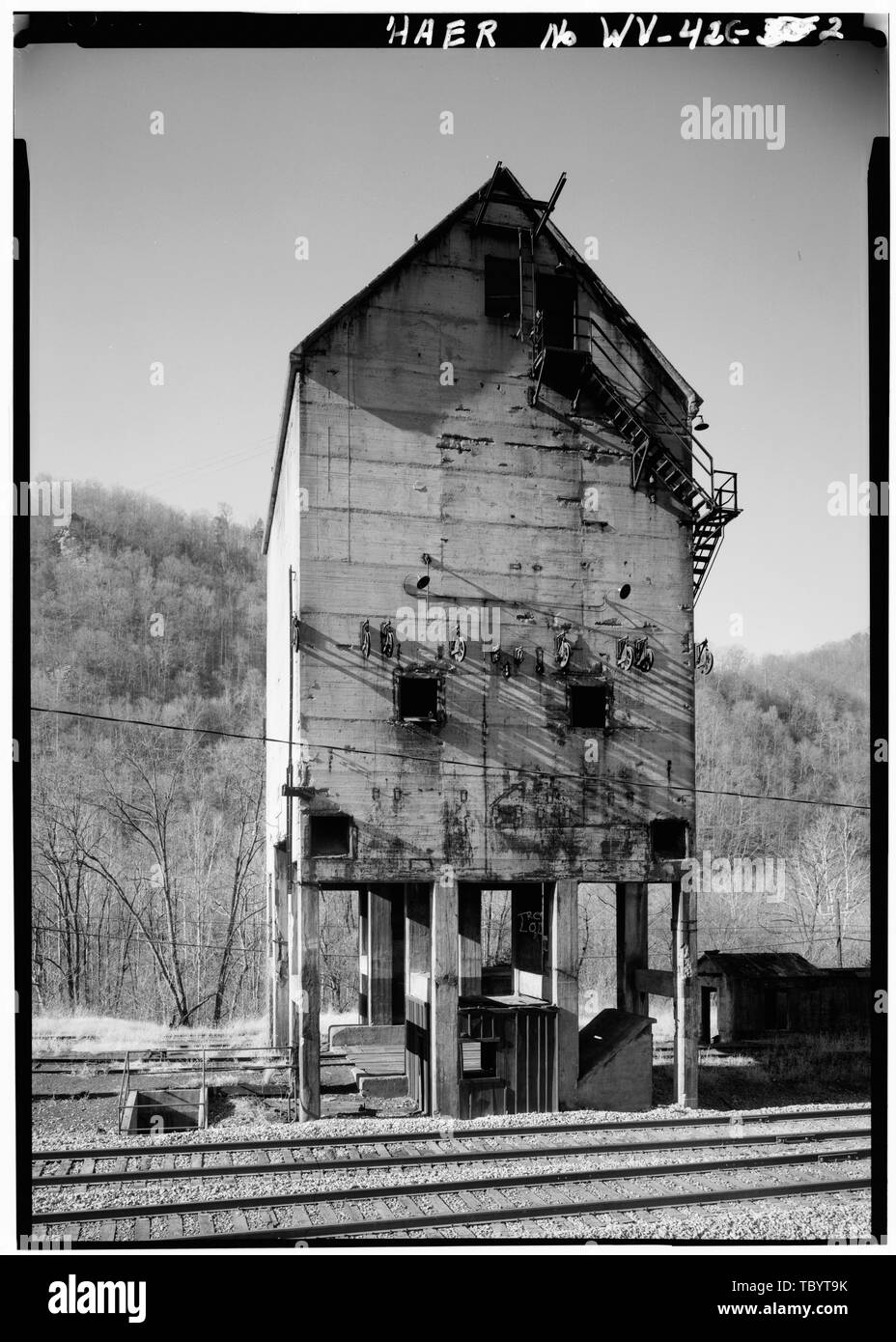 Élévation NORD DU DÉPÔT DE CHARBON. Chesapeake and Ohio Railroad, dépôt de charbon, à cheval sur les voies de triage, Thurmond west end Thurmond, comté de Fayette, WV Banque D'Images