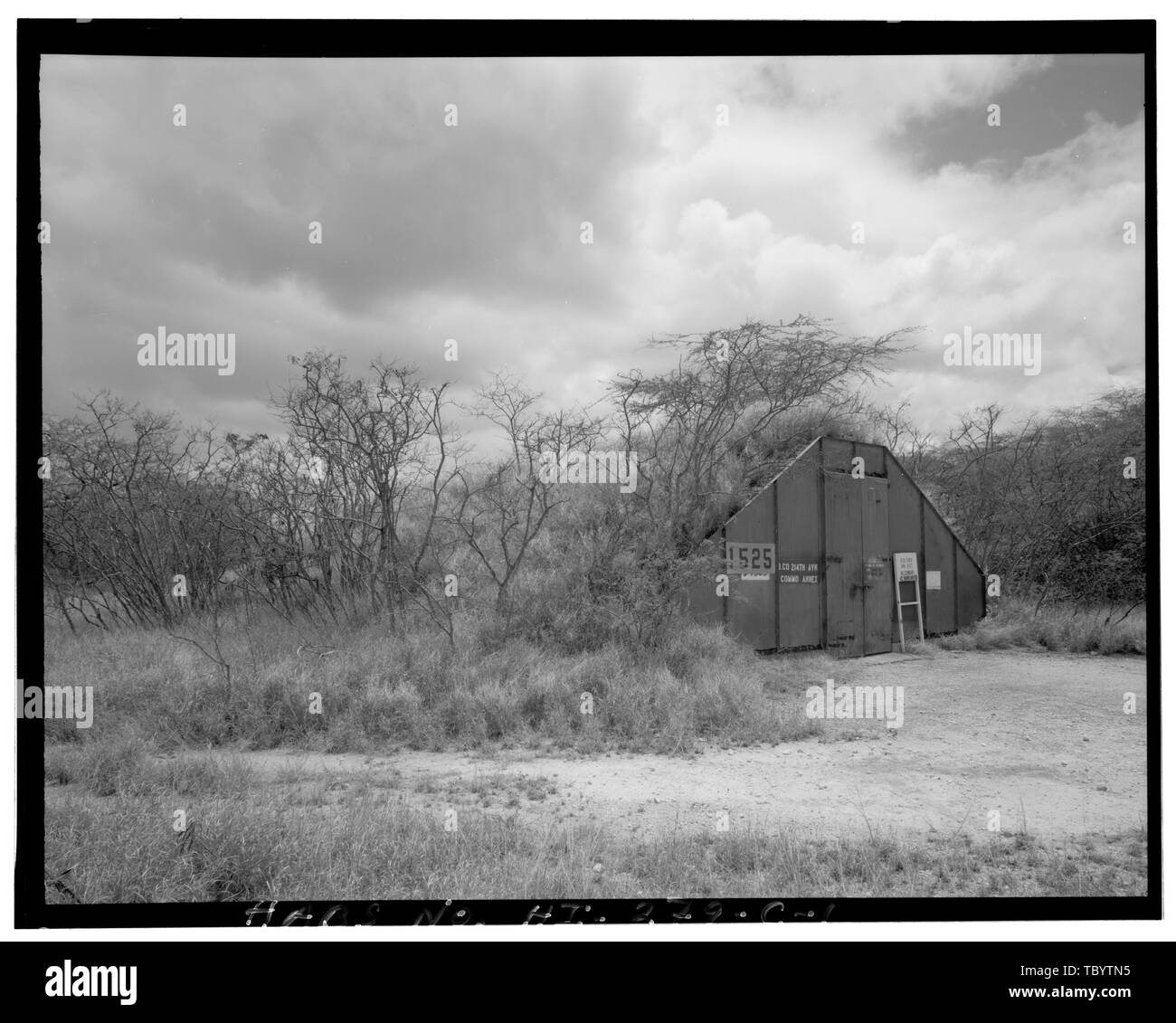 Extrémité nord et côté est, VUE VERS LE SUD-OUEST. Naval Air Station barbiers Point, ARMCO Hut, Hamilton Road entre Moffett et Harrison Rues, Ewa, comté de Honolulu, HI Banque D'Images
