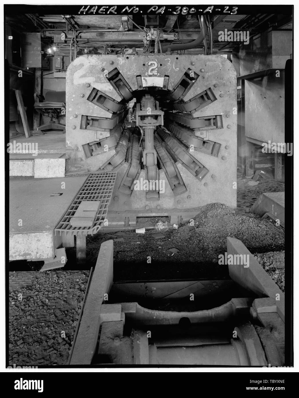 N° 2 diamètre extérieur de la soudure à l'arc submergé en ligne vu la baie 8 du tuyau principal de l''hôtel à la sud. U.S. Steel Tube National fonctionne, tuyau principal de l''hôtel, le long de la rivière Monongahela, McKeesport, comté d'Allegheny, PA, Andrew Carnegie Banque D'Images