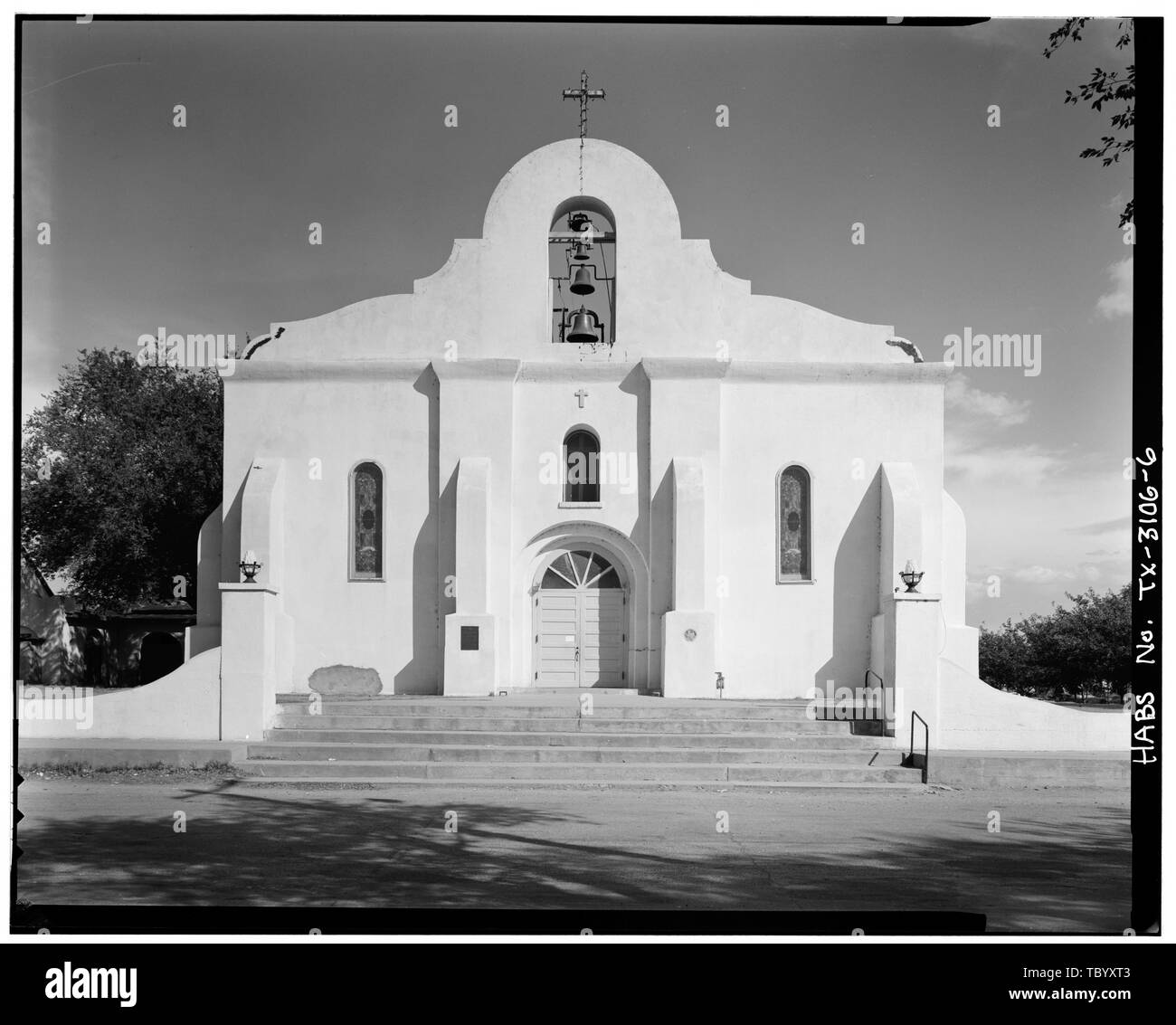 Façade nord (avant) Eglise de San Elceario, côté sud de San Elizario Plaza, San Elizario, comté d'El Paso, TX Cary, Brian, émetteur Banque D'Images