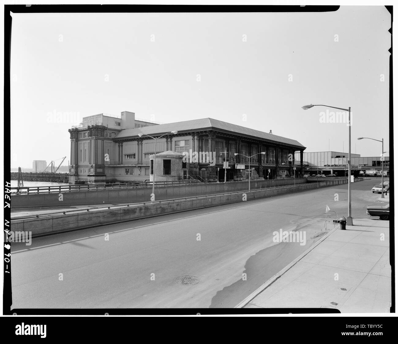 Nord-est de l'altitude. Whitehall Street Ferry Terminal, 11 South Street, New York, New York County, NY Banque D'Images