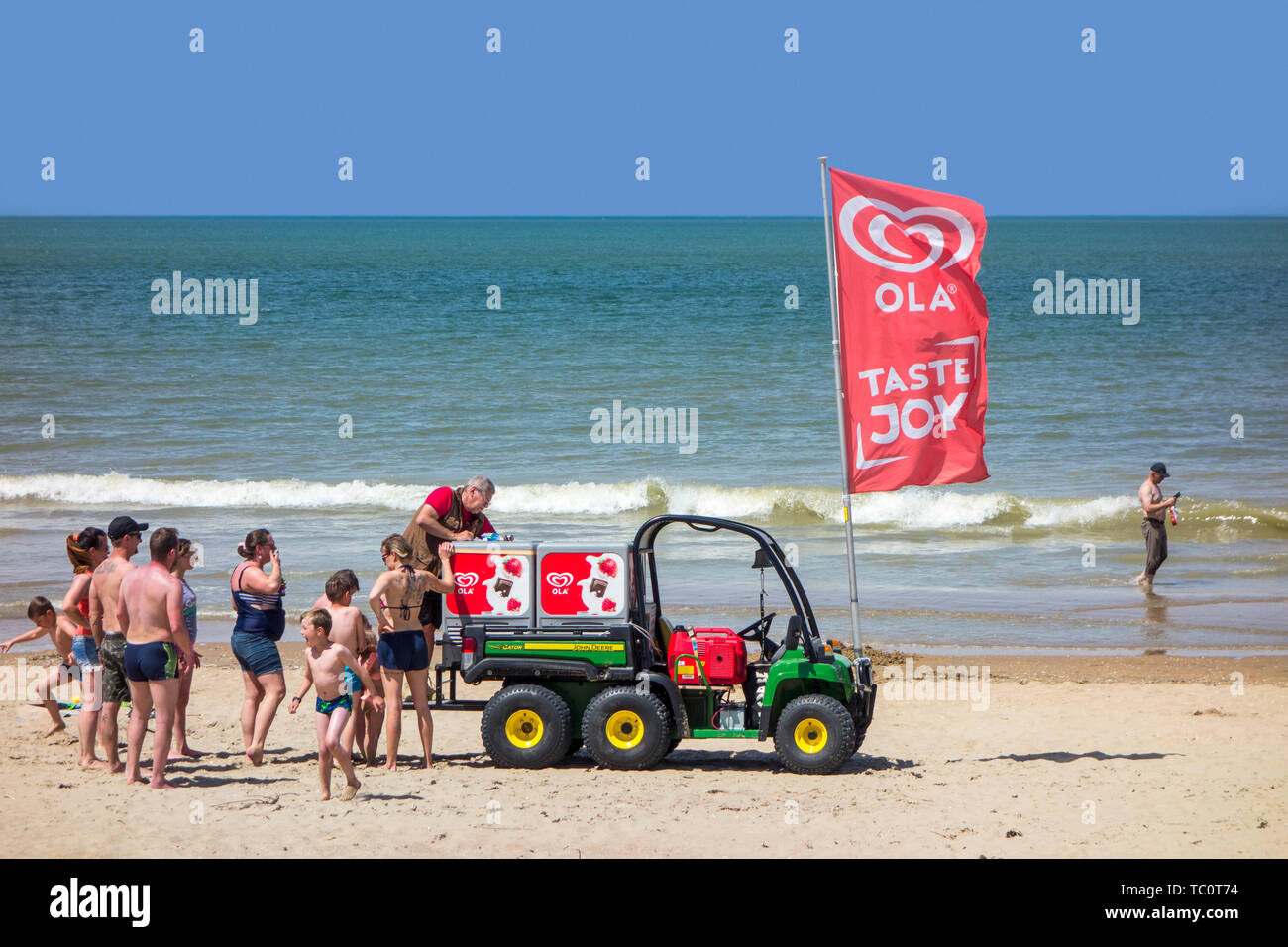 John Deere Gator transformé en camion de crème glacée de vendre des