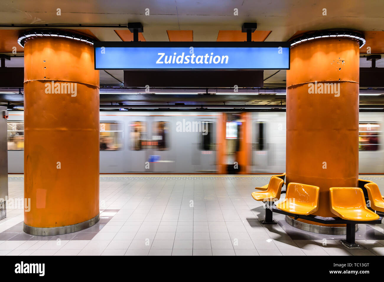 Midi train station in brussels Banque de photographies et d'images à haute  résolution - Alamy