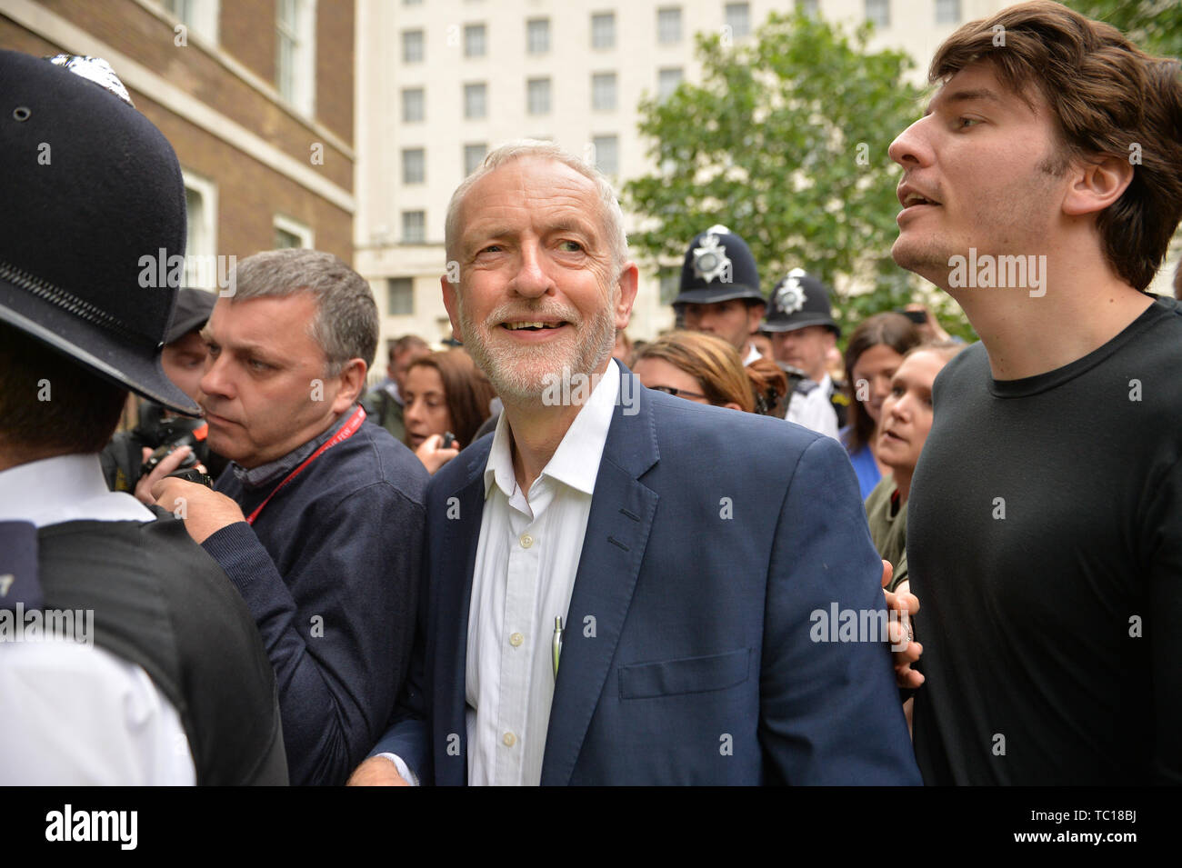 La chef du parti du travail Jerermy Corbyn arrive à parler à une démonstration d'Atout sur Whitehall, Londres le deuxième jour de la visite d'Etat au Royaume-Uni par le président américain, Donald Trump. Banque D'Images