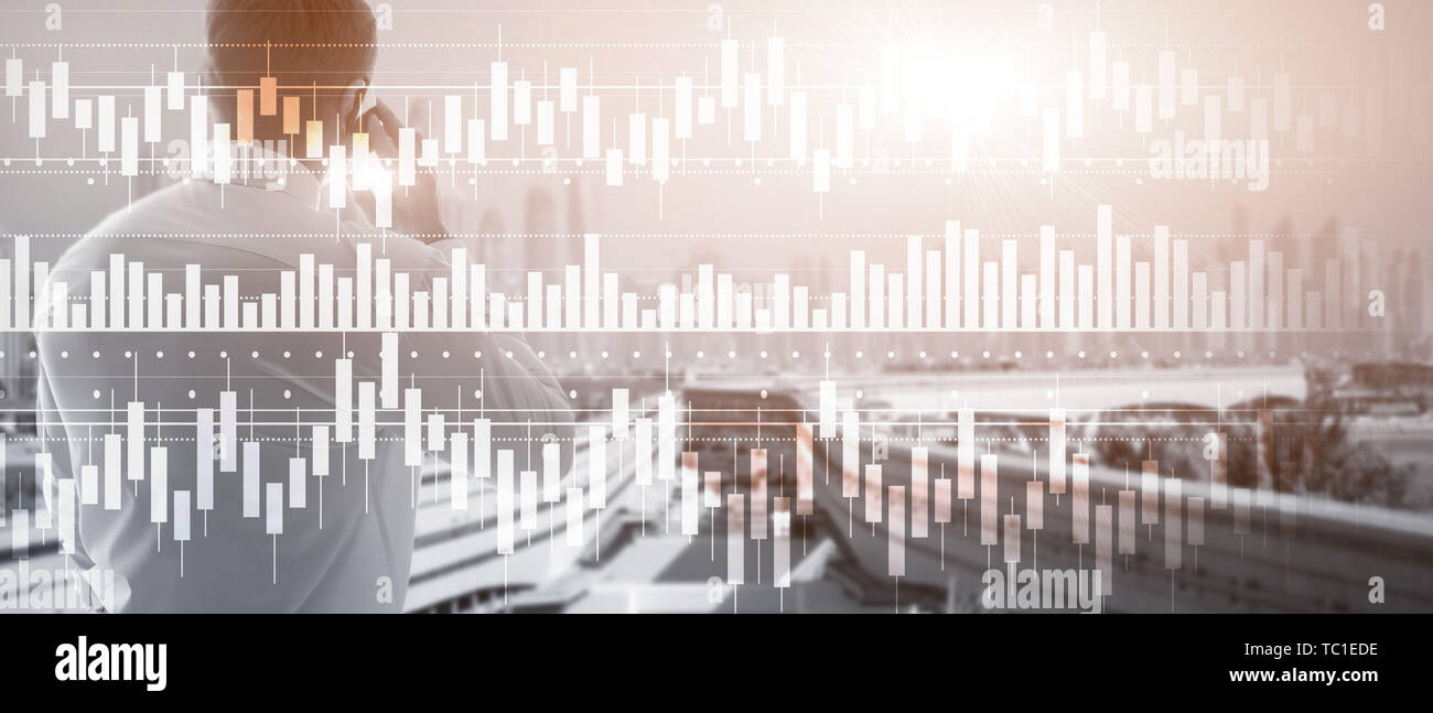 Diagramme de bougies stock trading graphique de l'entreprise Financement de l'investissement mixte concept double exposition écran virtuel Banque D'Images