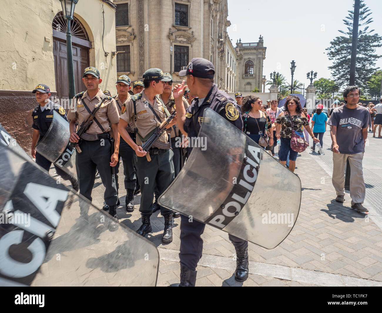 LIma, Pérou - Mars 29, 2018 : la police anti-émeute dans les rues de Lima. Policia. L'Amérique du Sud. Banque D'Images