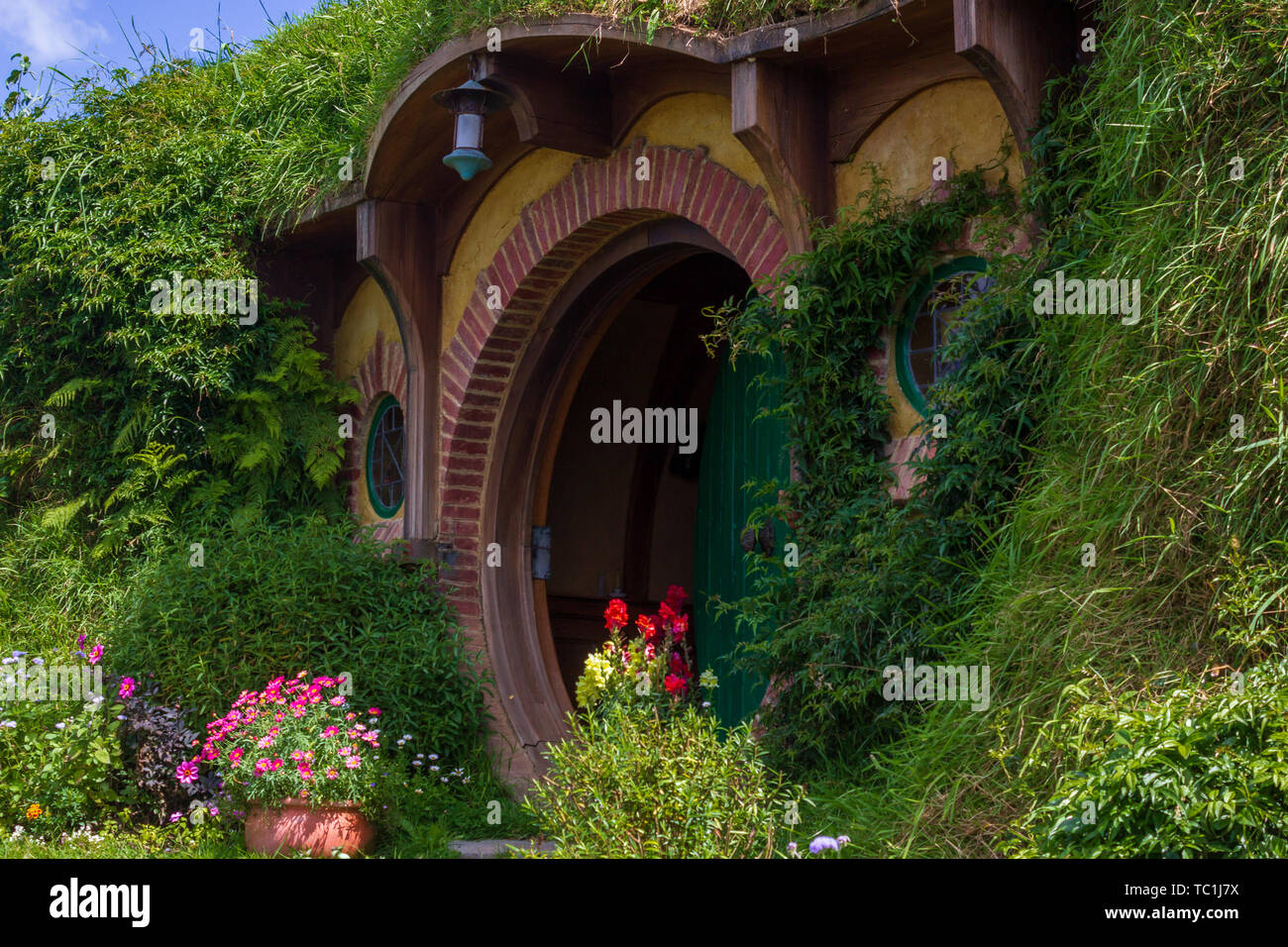 Hobbit bilbon sacquet home et jardin à hobbiton movie set, en Nouvelle-Zélande. Prises au cours de l'été Banque D'Images