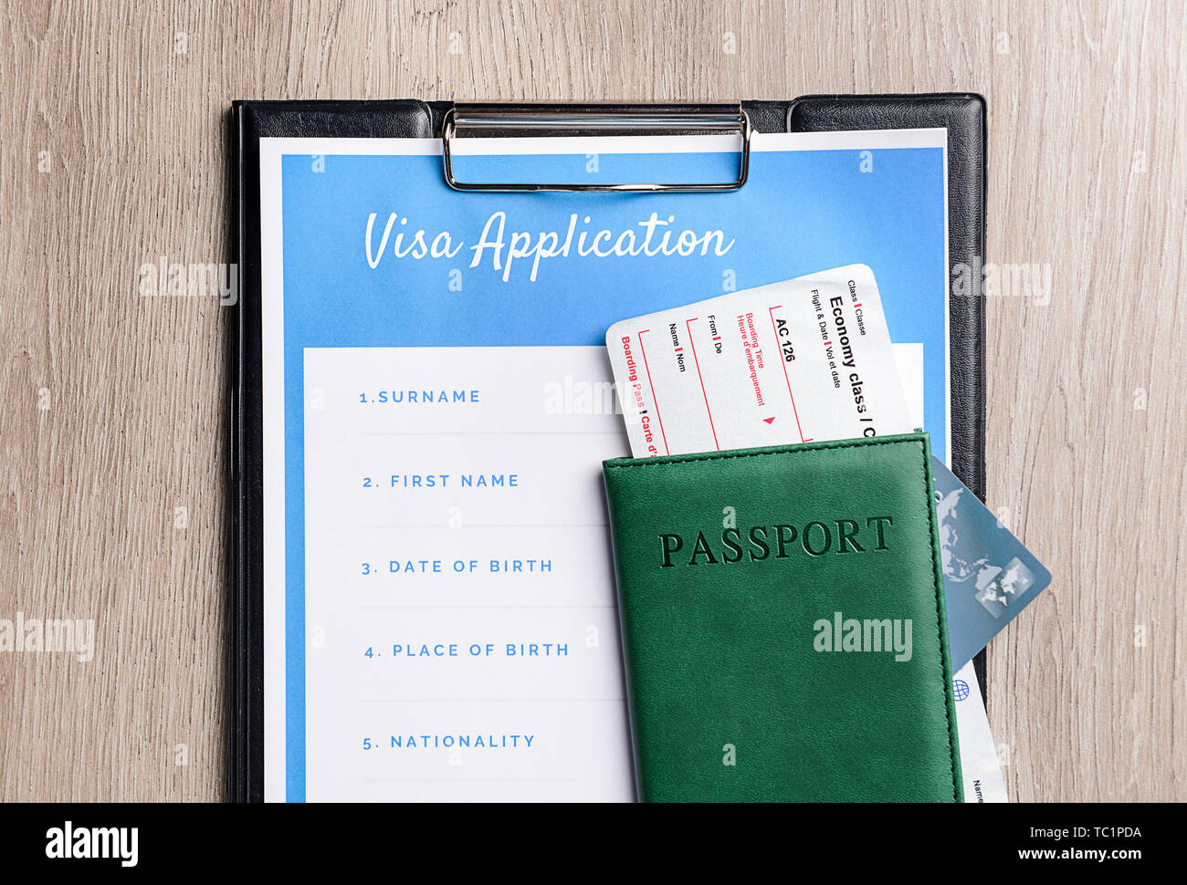 Formulaire de demande de visa et de passeport sur table. Concept de l'immigration Banque D'Images