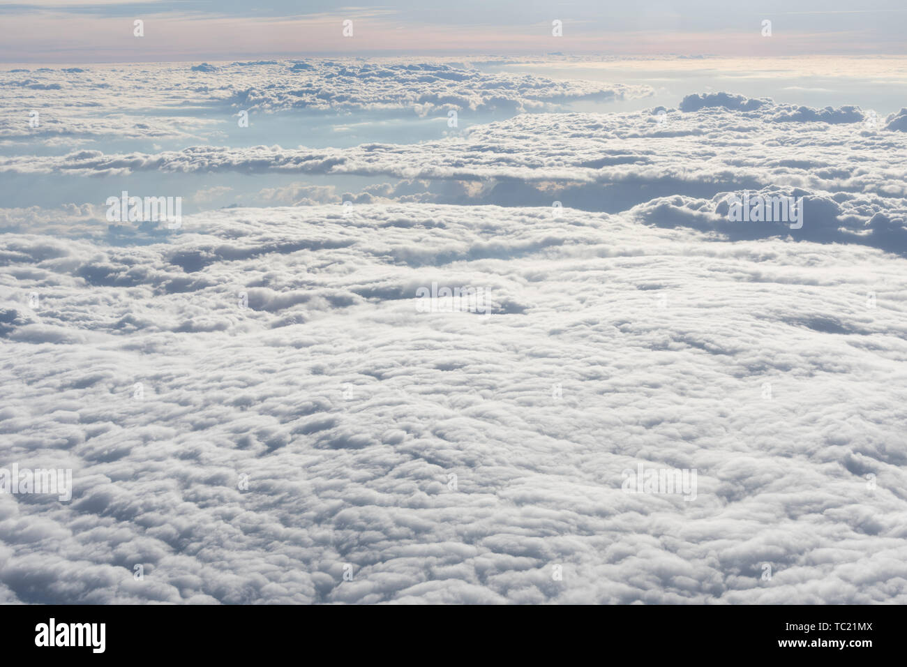 Mer de nuages blancs sans fin Banque D'Images