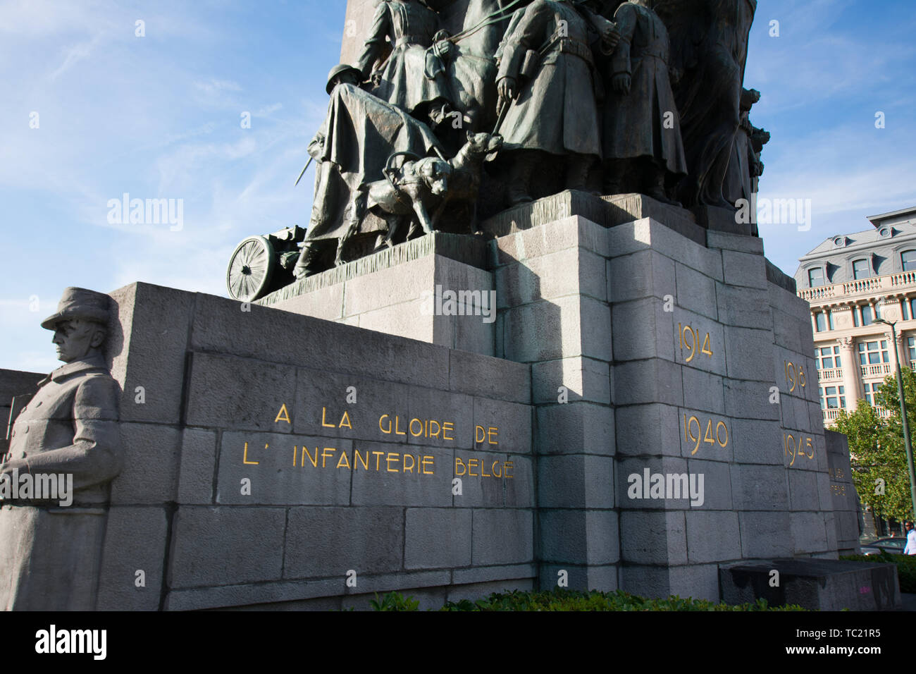 Bruxelles, Belgique - 11 août 2018 : Bruxelles monument aux soldats morts en première et deuxième guerre mondiale sur la Place Poelaert Banque D'Images