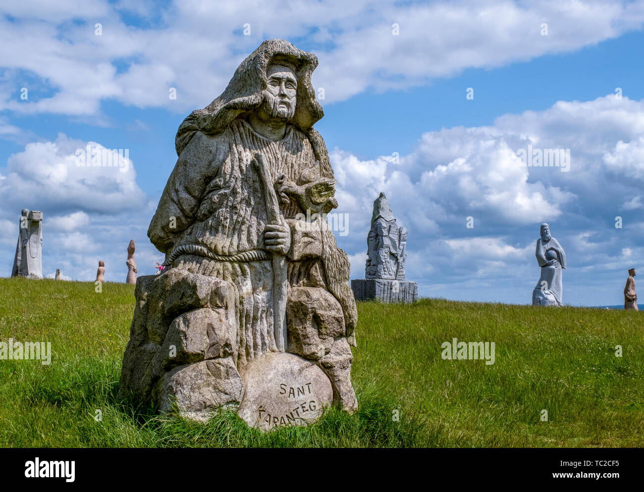 Sculptures de granit à la Vallée des Saints, Quenequillec, Bretagne, France. Banque D'Images