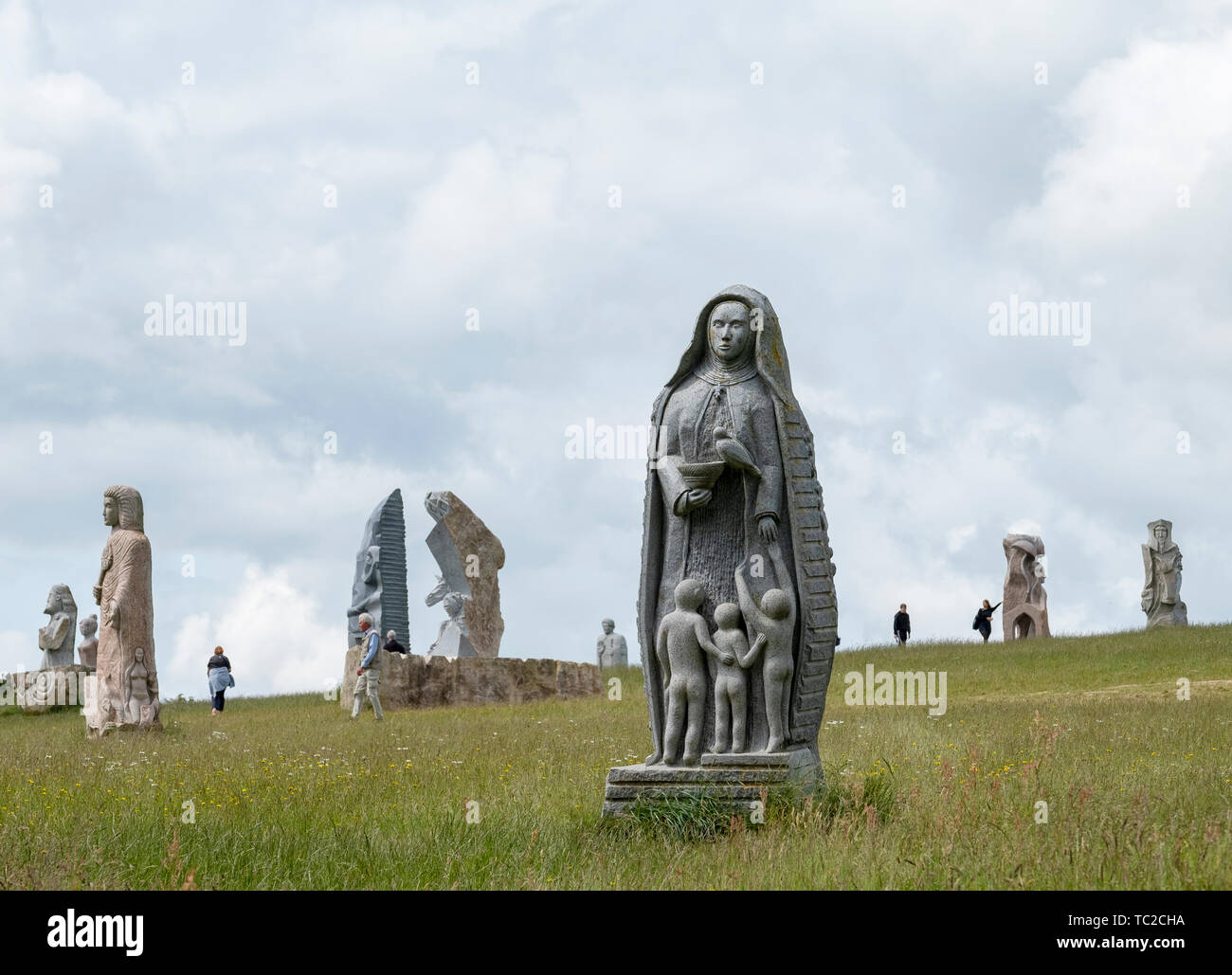 Stz Koupaia sculpture de granit dans la Vallée des Saints, Quenequillec, Bretagne, France. Banque D'Images