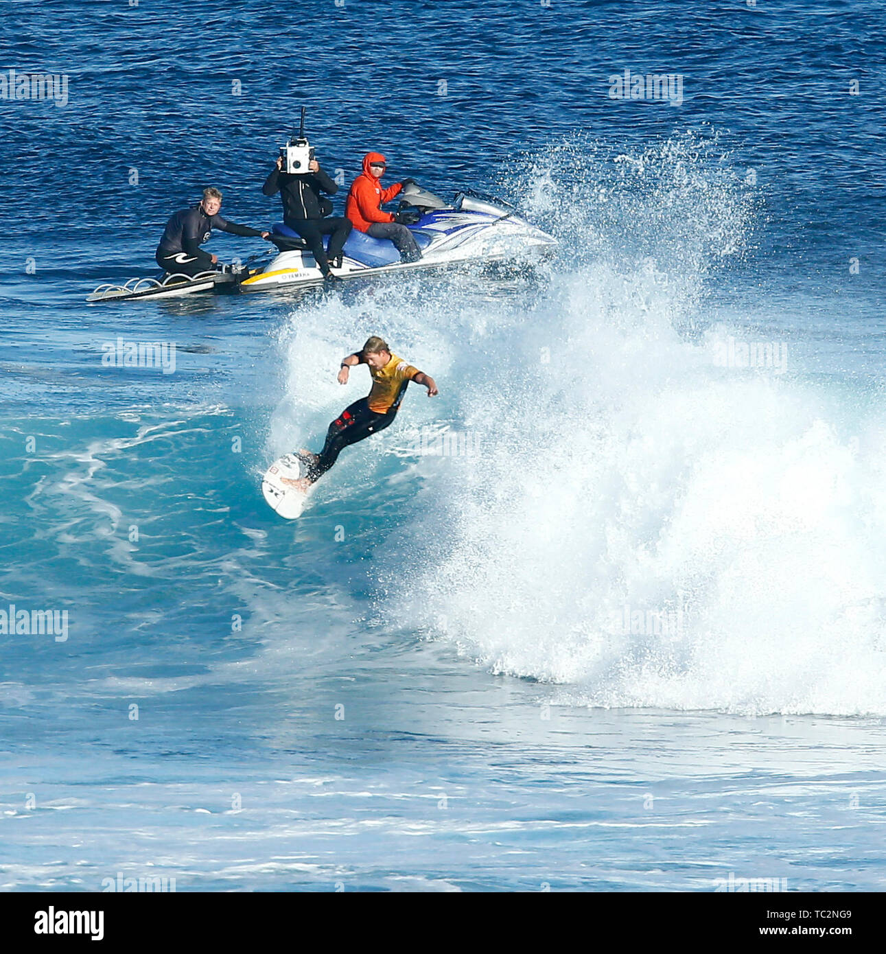 Surfers Point, Australie occidentale, Prevelly. 4 juin, 2019. La Margaret River Pro de la Ligue mondiale de Surf Tour Championnat du monde ; les hommes de caméra film John John Florence d'Hawaï au cours de sa demi-finale gagner plus de Caio Ibelli de Brésil : Action Crédit Plus Sport/Alamy Live News Banque D'Images