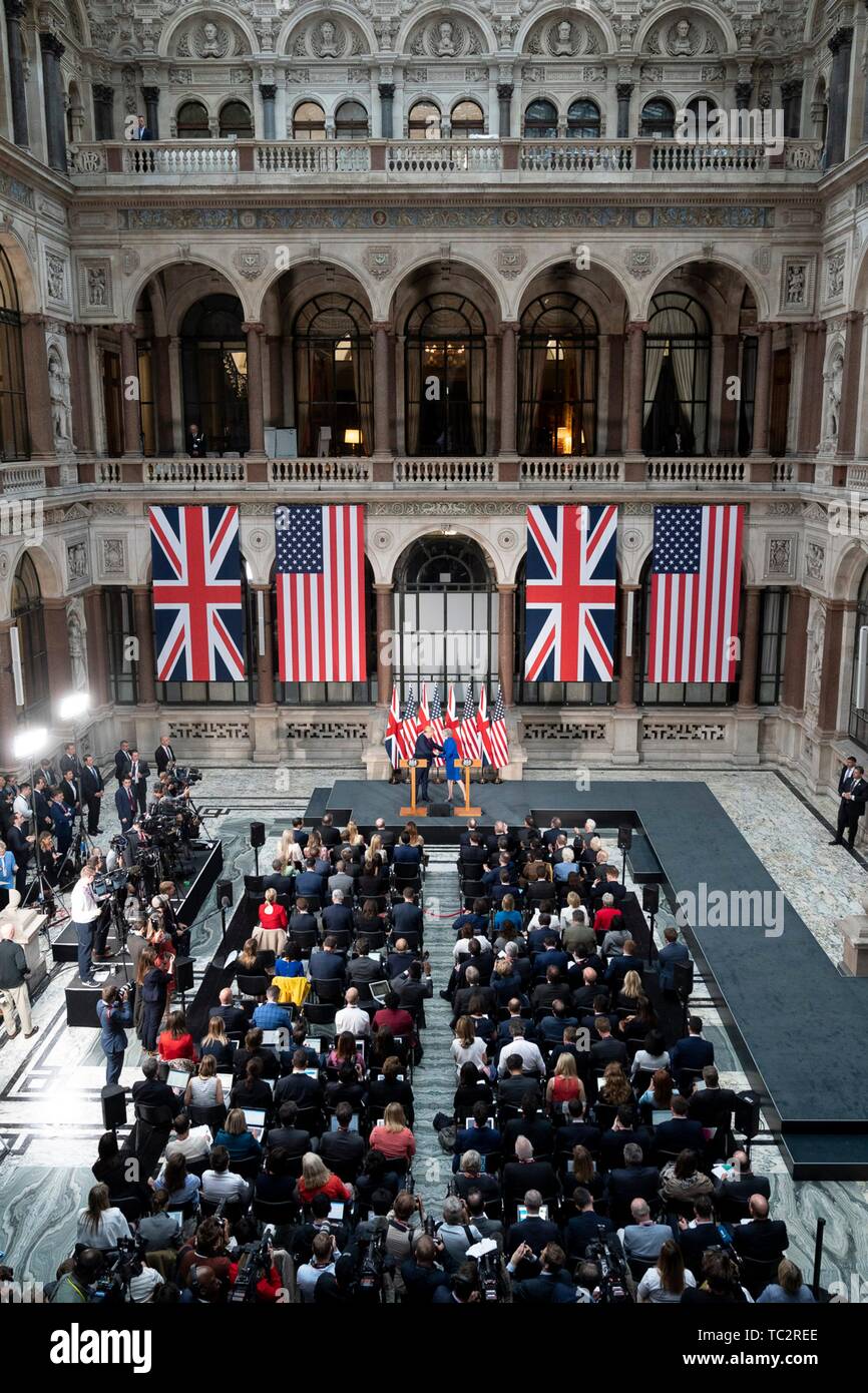 Londres, Royaume-Uni. 04 Juin, 2019. Président américain Donald Trump et le Premier ministre britannique sortant Theresa peut tient une conférence de presse conjointe du ministère des Affaires étrangères et du Commonwealth, le 4 juin 2019 à Londres, en Angleterre. Credit : Planetpix/Alamy Live News Banque D'Images