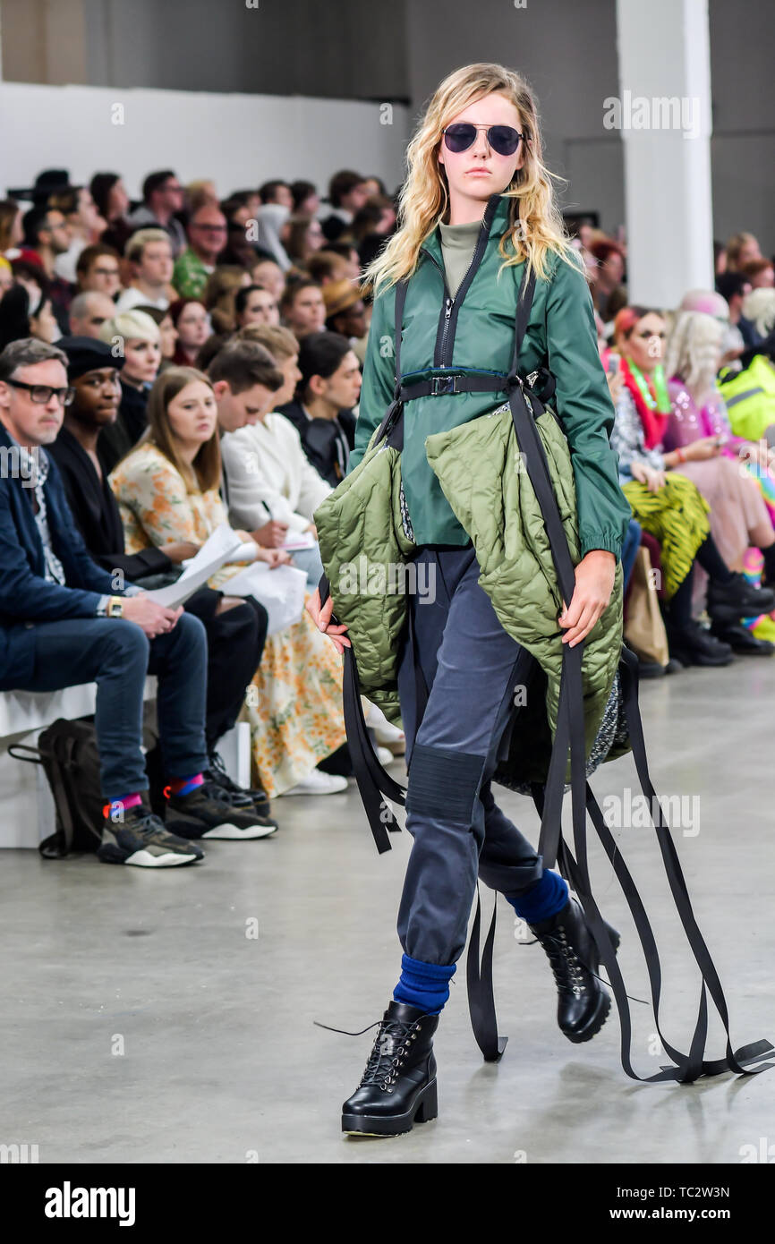 Londres, Royaume-Uni. 4 juin, 2019. L'UCA Rochester au Graduate Fashion Week 2019 - Jour 3, le 2 juin 2019, l'Old Truman Brewery, Londres, Royaume-Uni. Banque D'Images