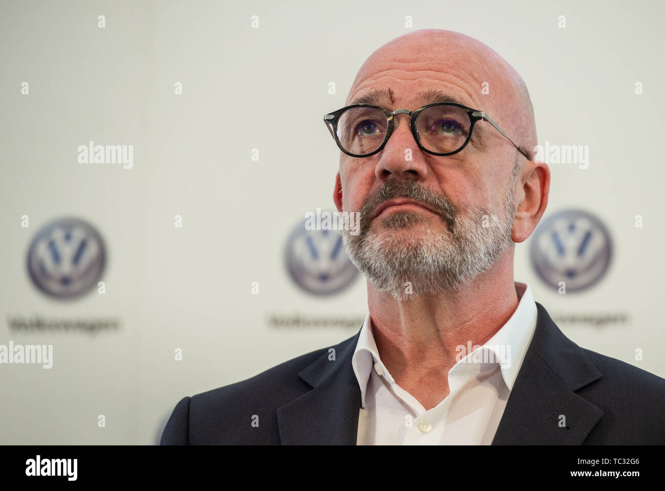 Wolfsburg, Allemagne. Le 05 juin, 2019. Bernd Osterloh, Vorsitzender des Gesamt- und von Konzernbetriebsrats Präsidiums Aufsichtsrates Mitglied des des der Volkswagen AG, steht bei einer Pressekonferenz von Volkswagen zu neuen Mobilitätsdiensten, Digitalisierung und Beschäftigungssicherung. Credit : Christophe Gateau/dpa/Alamy Live News Banque D'Images