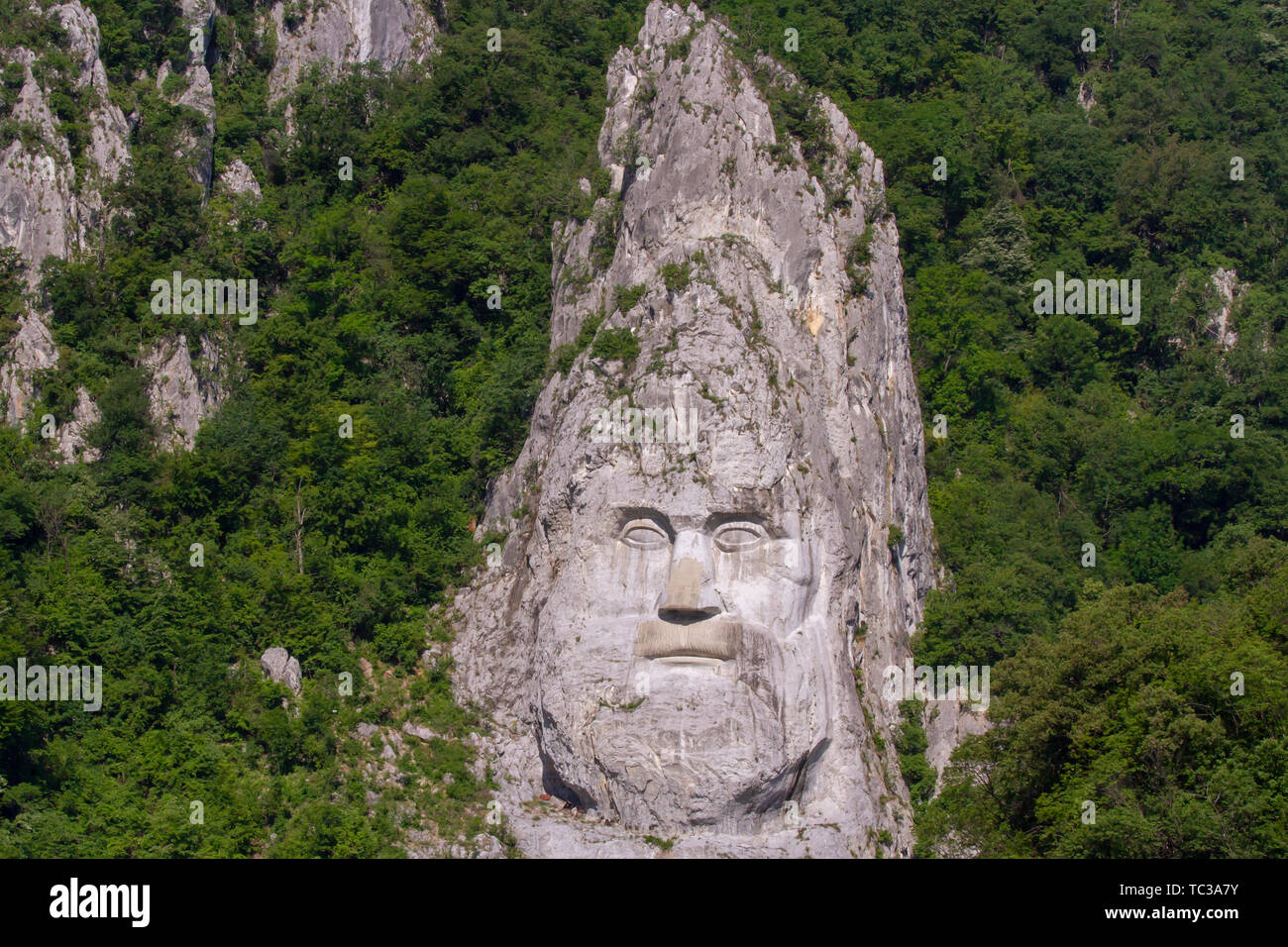 Sculpté en pierre portrait du roi Decebalus sur les rives de la porte de fer gorges sur le Danube entre la Serbie et la Roumanie Banque D'Images