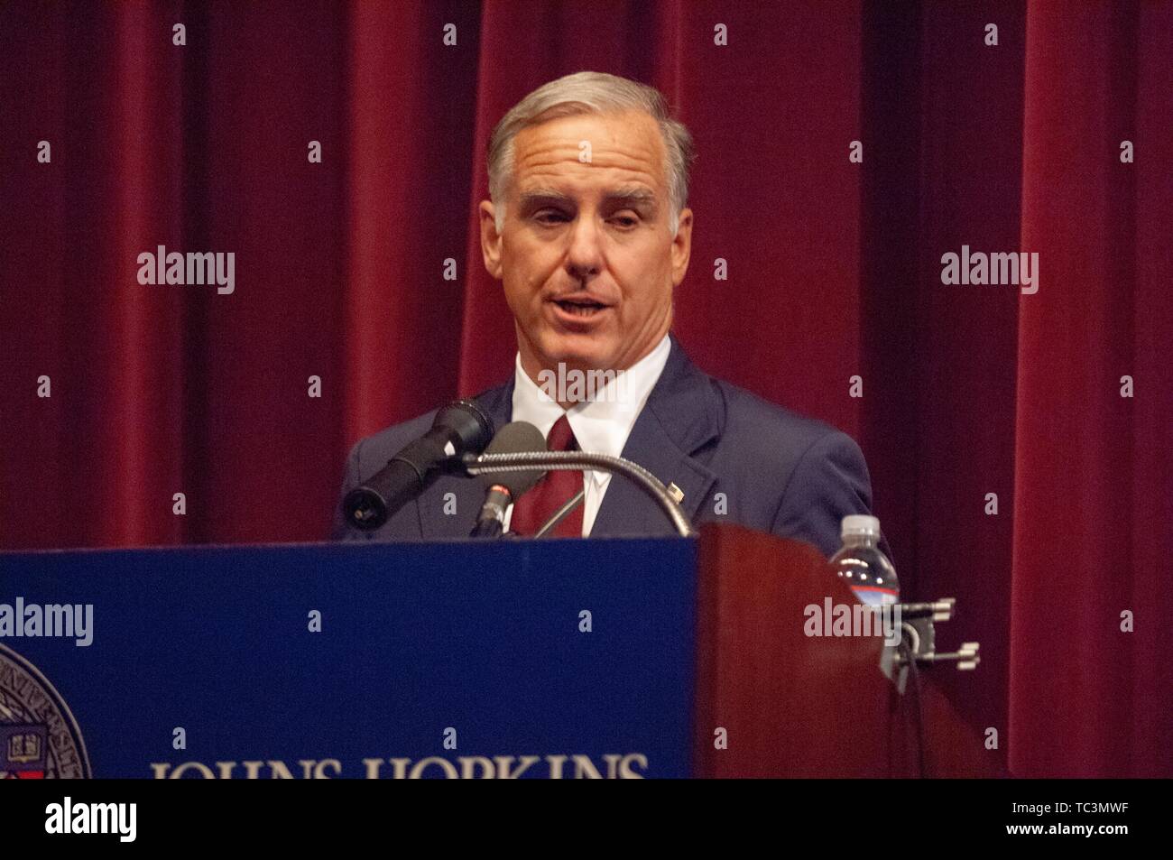 Homme politique américain Howard Dean parle sur un podium à la Johns Hopkins University, Baltimore, Maryland, le 11 octobre 2007. À partir de la collection photographique de Homewood. () Banque D'Images