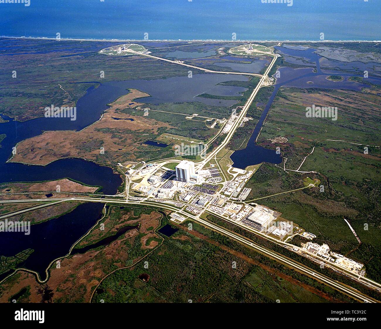 Vue aérienne du complexe de lancement 39 à la John F Kennedy Space Center sur Merritt Island, en Floride, 1998. Droit avec la permission de la National Aeronautics and Space Administration (NASA). () Banque D'Images