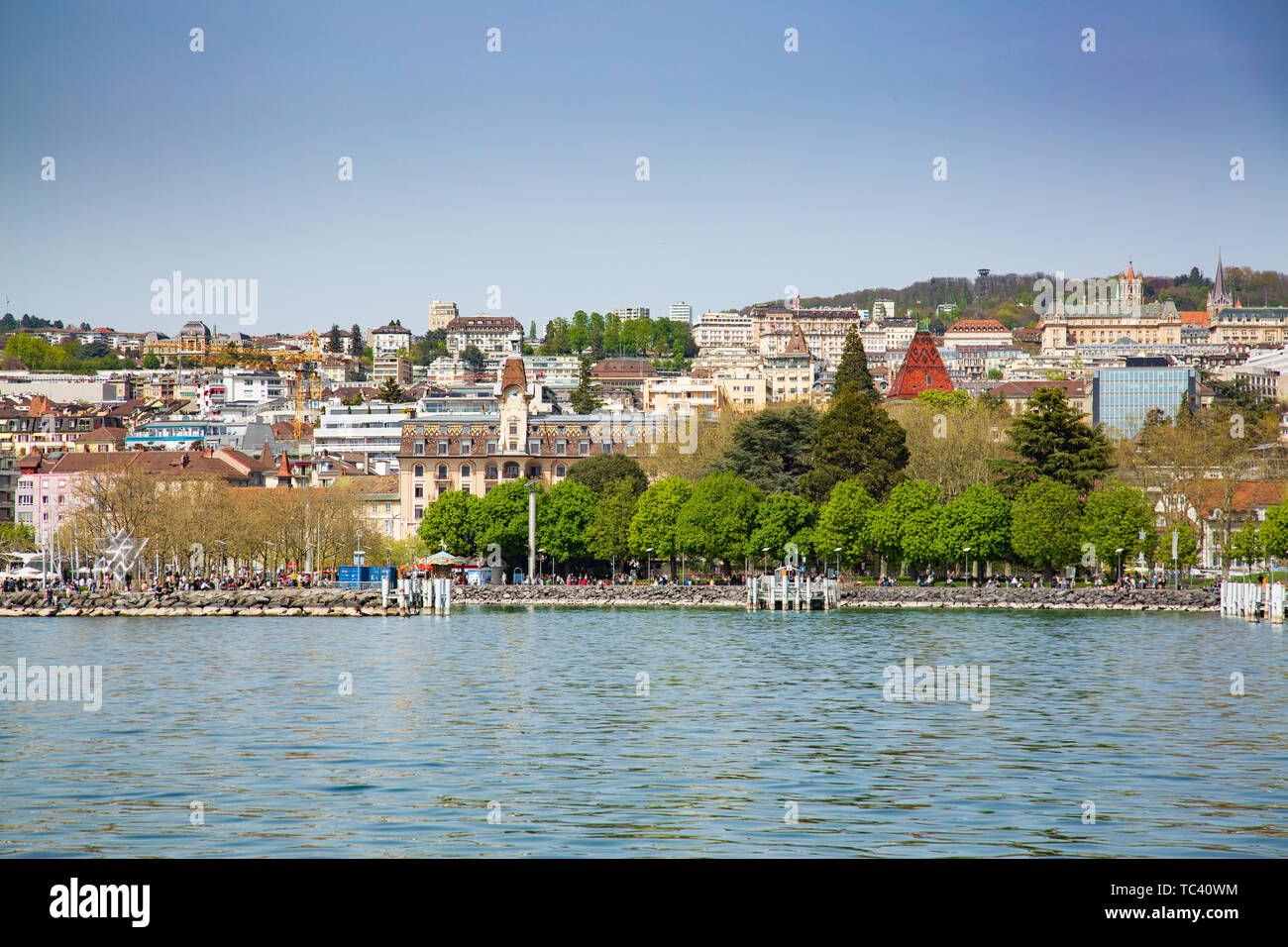 Vue de Lausanne ville prises de bateau sur le lac de Genève en Suisse Banque D'Images