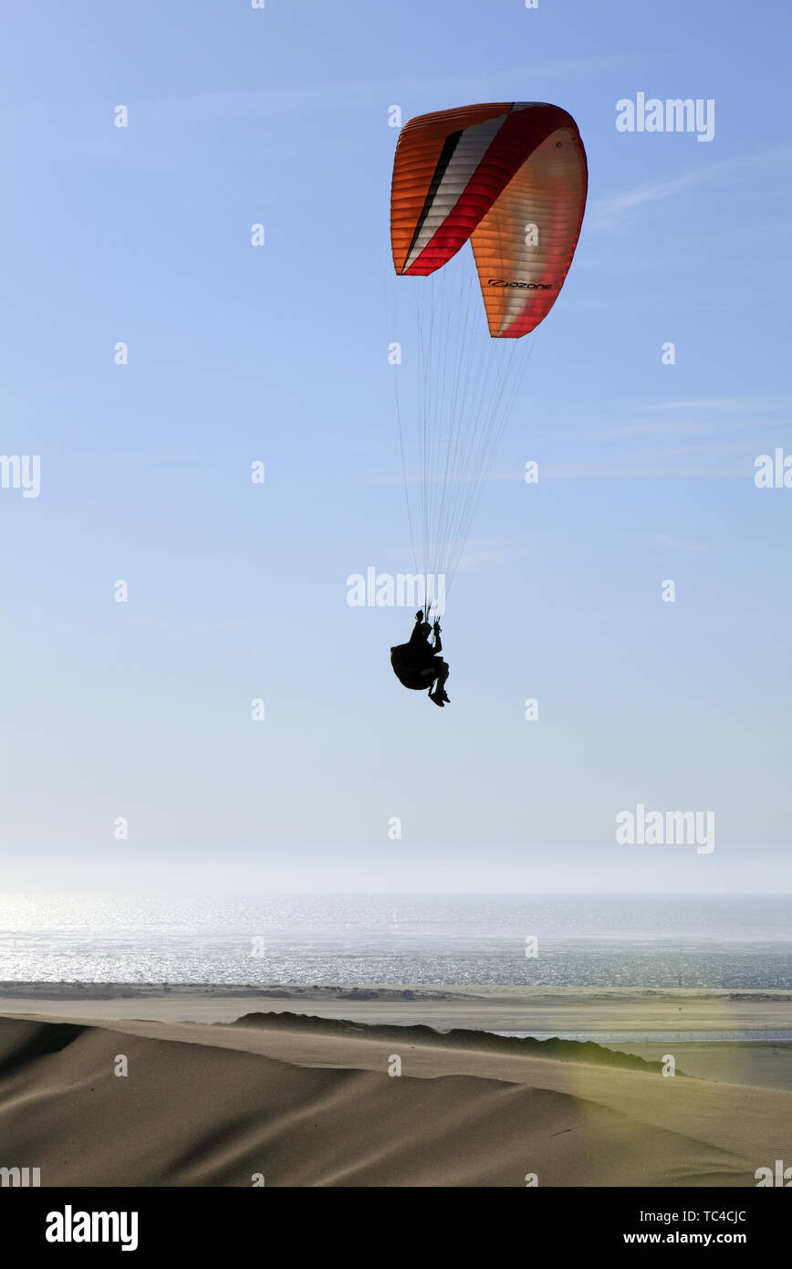 Parapente sur la Dune du Pilat. Bassin d'Arcachon, Nouvelle Aquitaine. France Banque D'Images