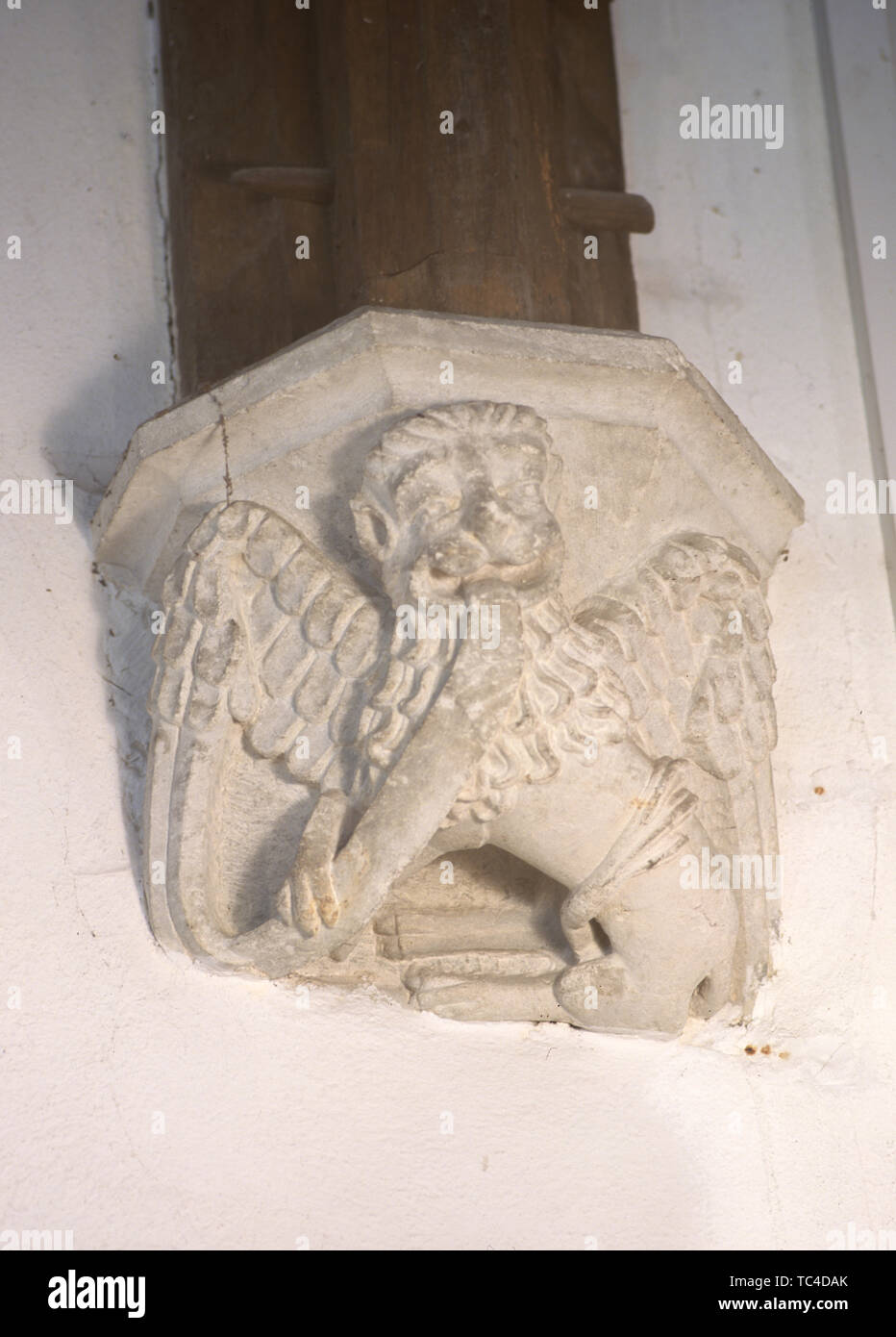 Lion (représentant) mark stone corbel, St Margaret's, Margaretting Essex. Banque D'Images