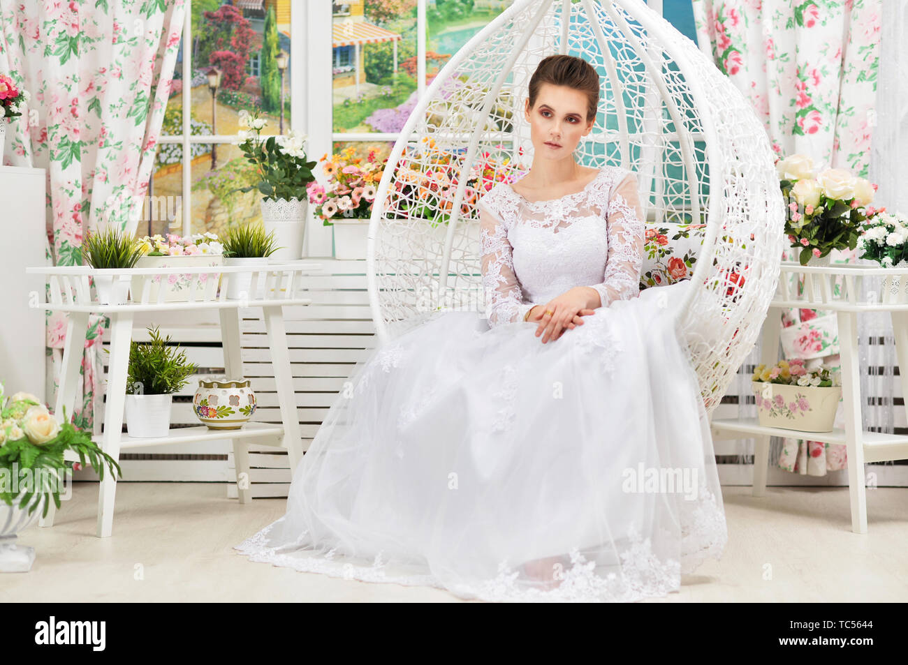 Portrait de belle jeune mariée robe de mariée de porter Banque D'Images