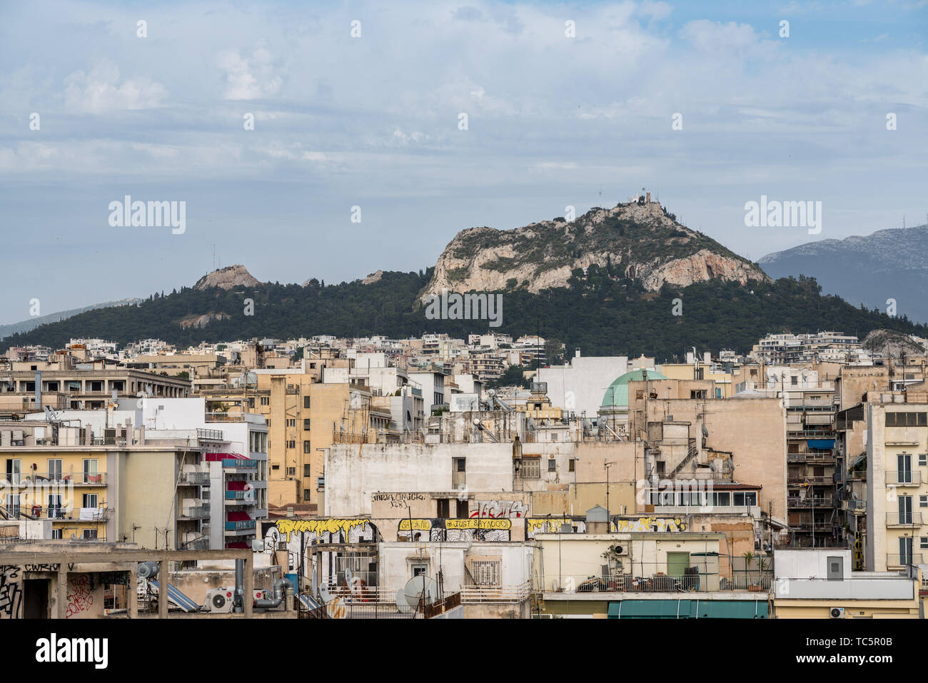 Athènes s'élève au-dessus de la colline Lycabettus apartments Banque D'Images