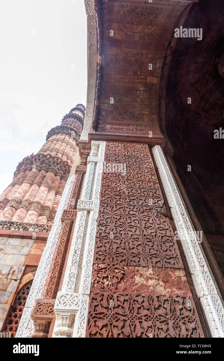 Alai Darwaza construit par Alauddin Khalji, Qutb Minar, Qutb complexe, (dépêche écrite de Delhi, Inde Banque D'Images