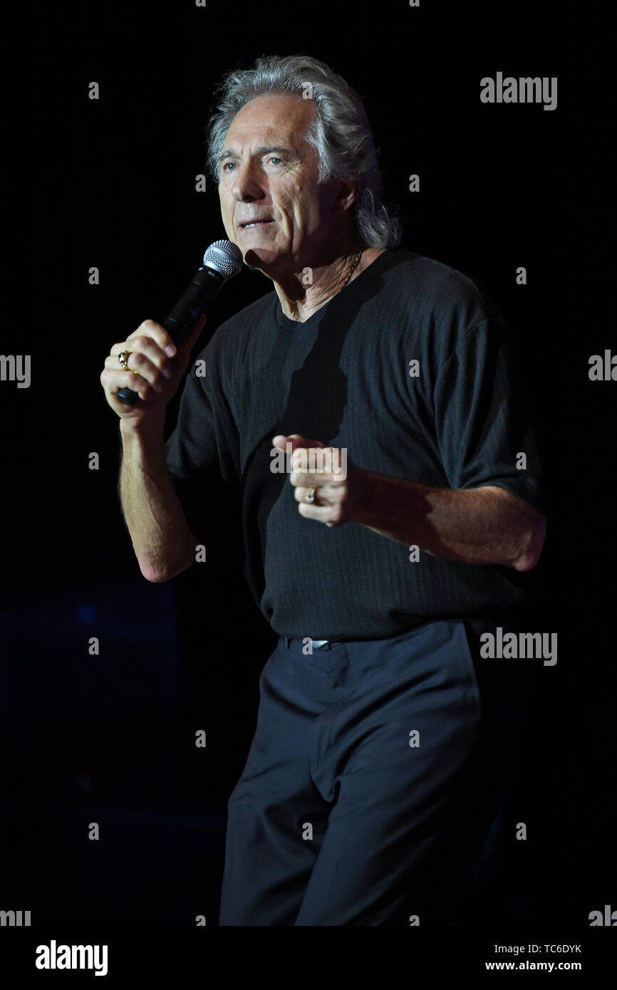 Pompano Beach FL, USA. 04 Juin, 2019. Gary Puckett effectue au cours de l'heureux ensemble Tour à l'Amphithéâtre de Pompano Beach le 4 juin 2019 à Pompano Beach, Floride Credit : Mpi04/media/Alamy Punch Live News Banque D'Images