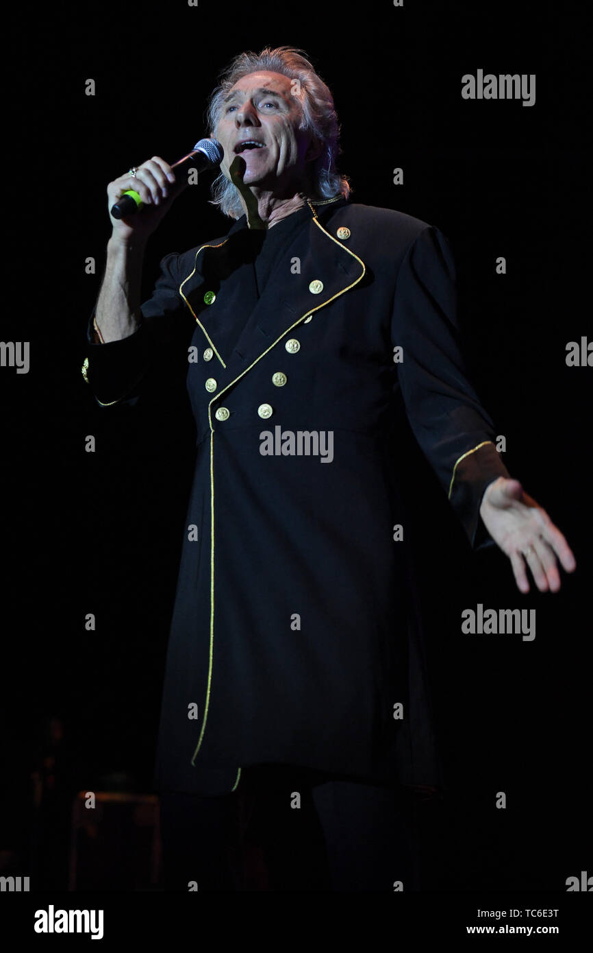 Pompano Beach FL, USA. 04 Juin, 2019. Gary Puckett effectue au cours de l'heureux ensemble Tour à l'Amphithéâtre de Pompano Beach le 4 juin 2019 à Pompano Beach, Floride Credit : Mpi04/media/Alamy Punch Live News Banque D'Images