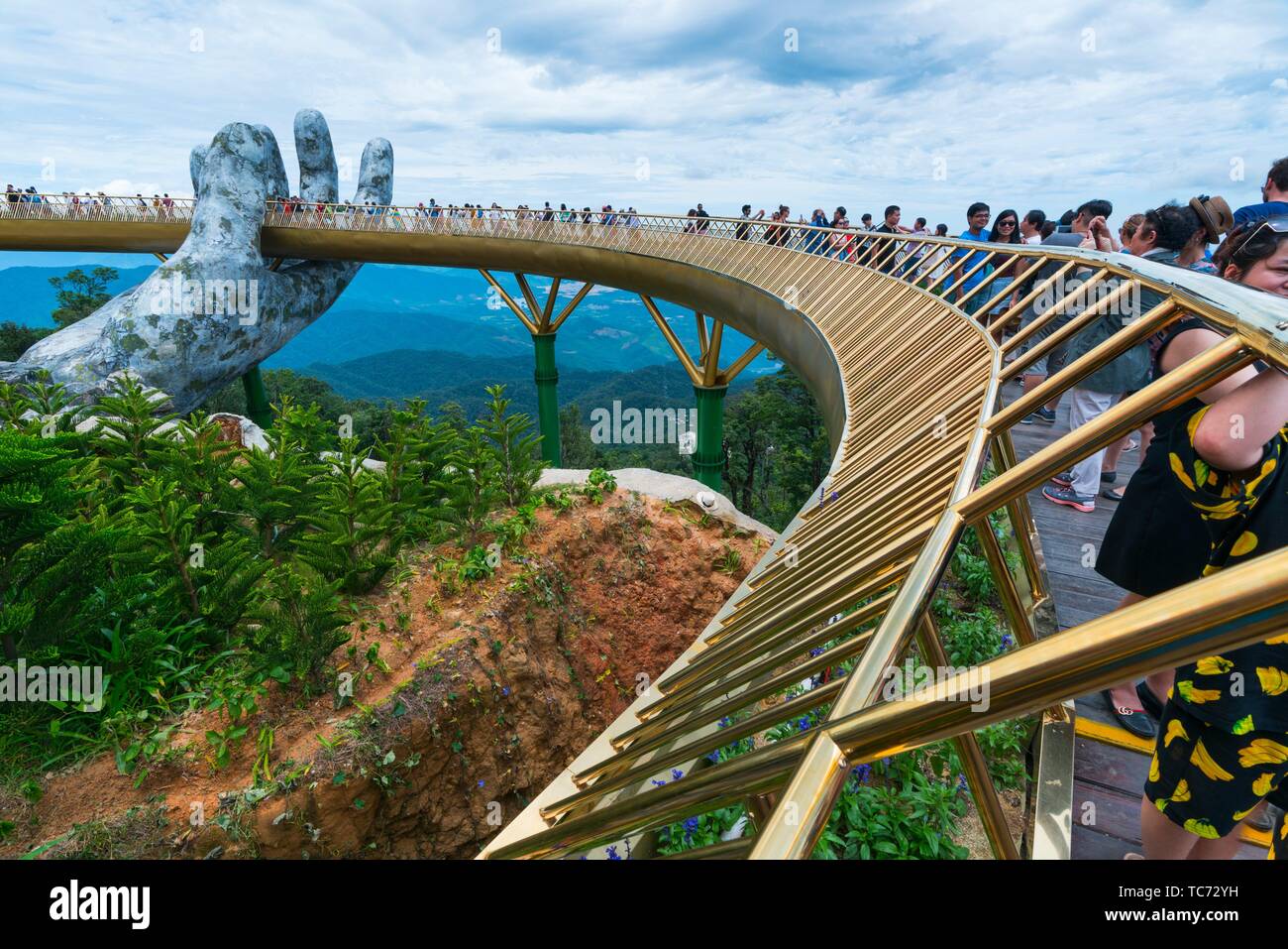 Golden Bridge, Sun World Ba Na Hills, Danang, Vietnam, Asie Photo Stock - Alamy