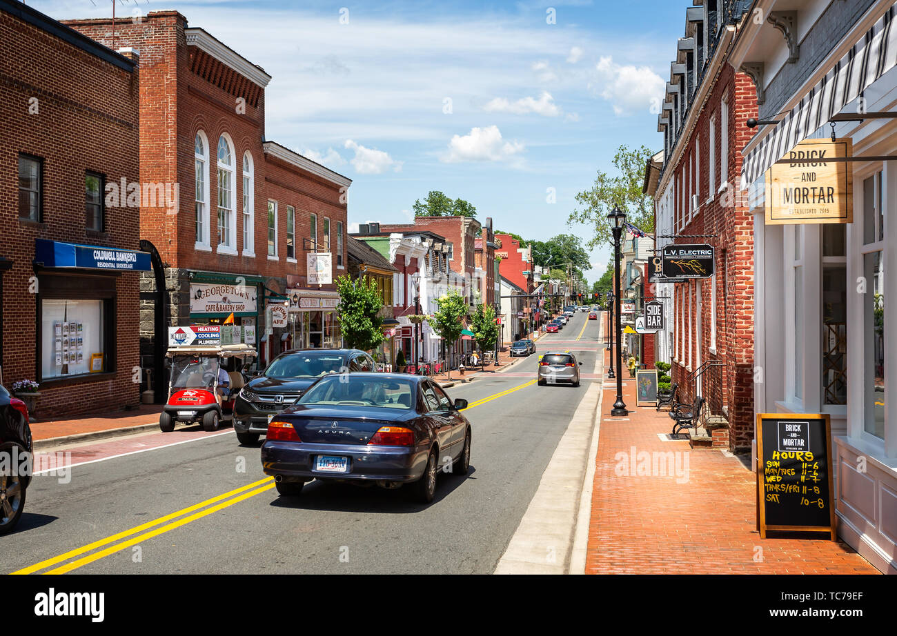 Street dans la vieille ville, centre de Leesburg, Virginia, USA le 15 mai 2019 Banque D'Images