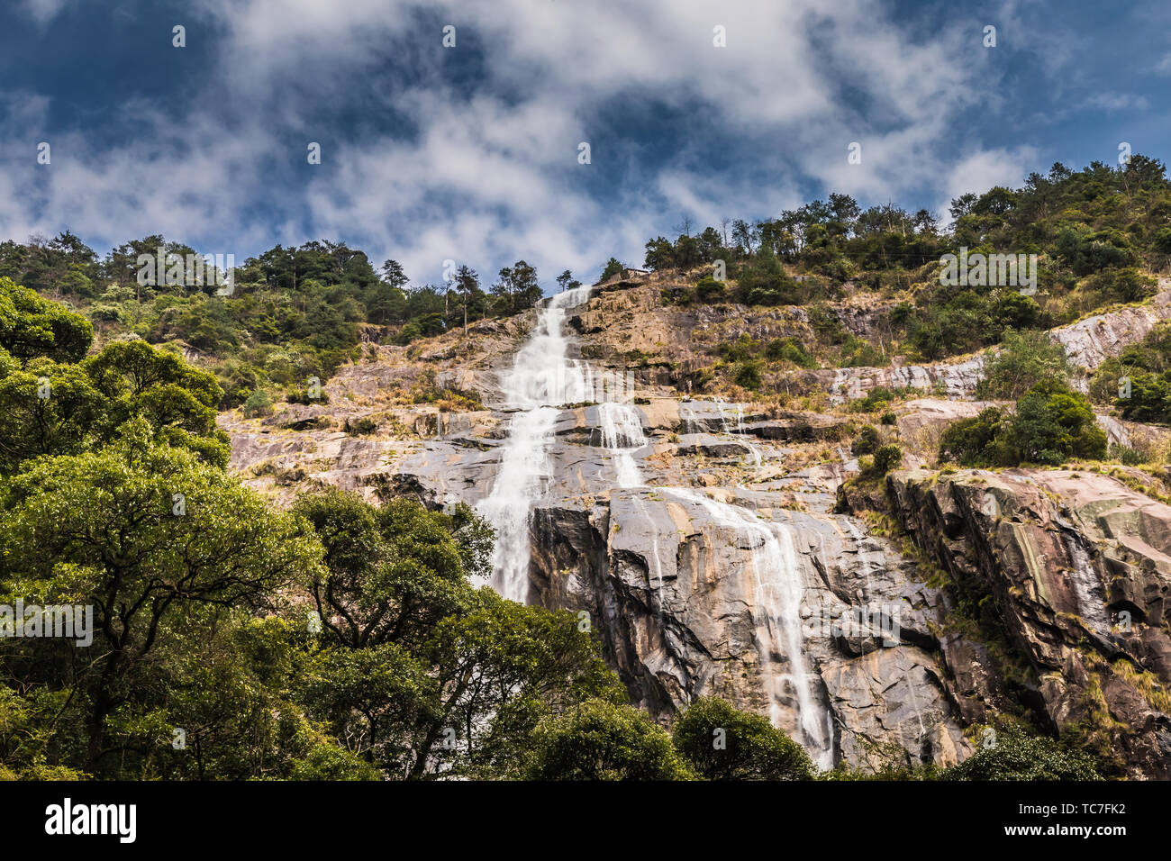 Jiangxi, Wuyuan, vallée de Wolong, cascade, l'eau d'écoulement Banque D'Images