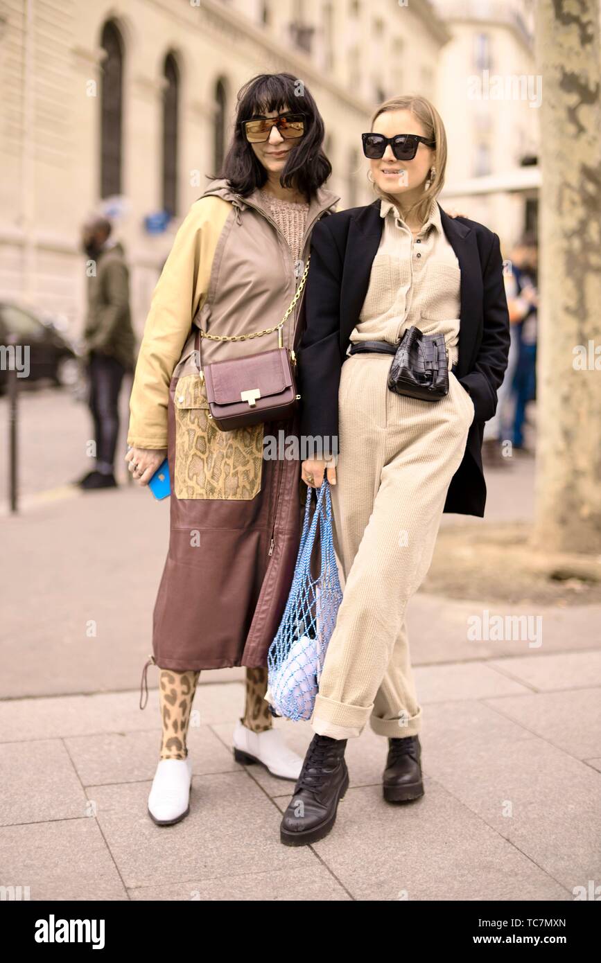 Street Style - Paris Fashion Week Mode Féminine Automne/Hiver 2019/2020,  fashino blogger Anna Borisovna avec guest vu l'extérieur Altuzarra, sixième  jour, Mars Photo Stock - Alamy