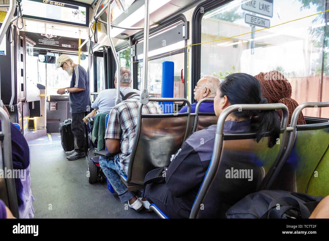 Miami Beach Florida, Miami-Dade Metrobus, bus, transport en commun, à bord passagers, adultes adultes homme hommes, femme femme femme femme, s Banque D'Images