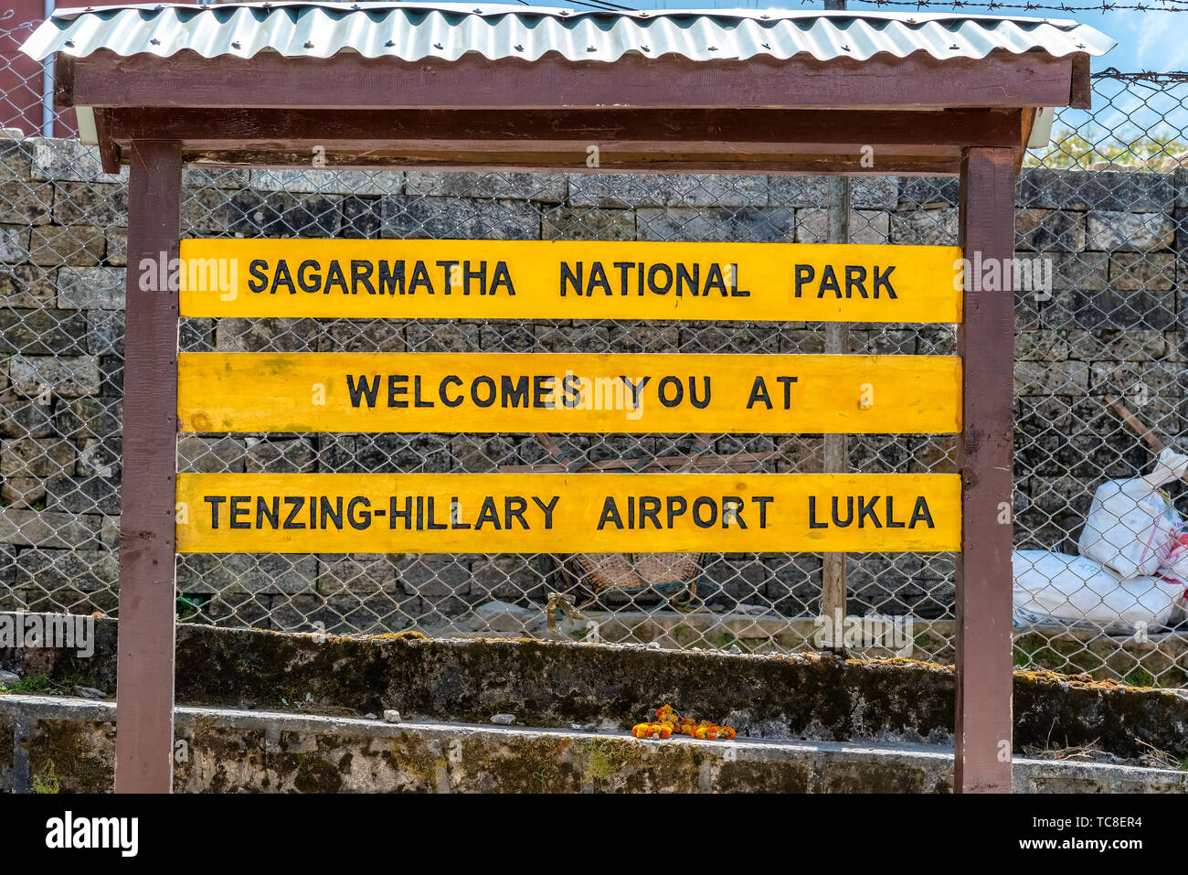 Voir à l'accueil situé à l'aéroport de Lukla Hilary Tenzing, le Népal. Banque D'Images