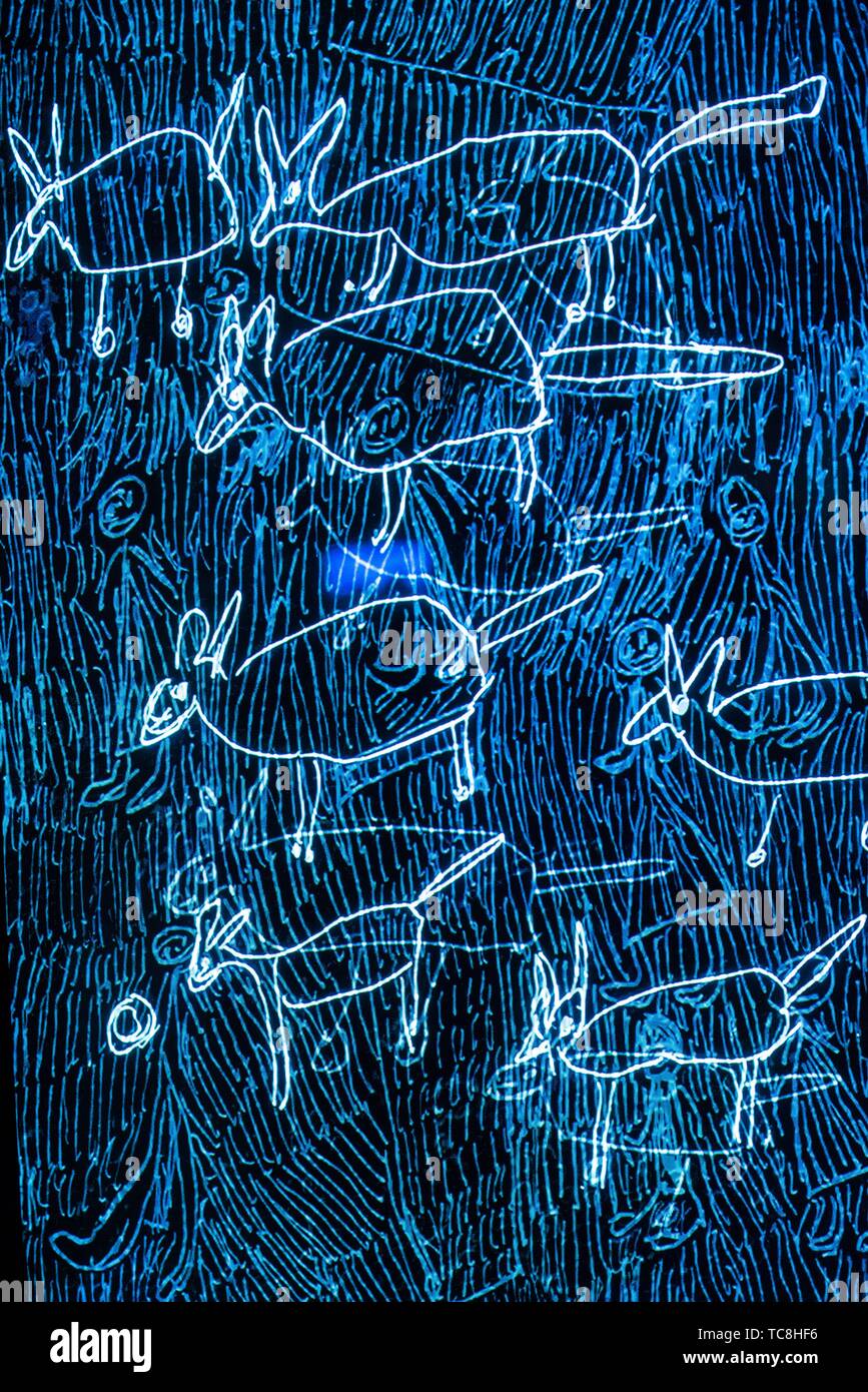 La peinture de lumière par l'artiste Nyapanyapa Yunupingu, marquage à l'infini, les femmes artistes autochtones contemporains de l'Australie, au Musée de Banque D'Images