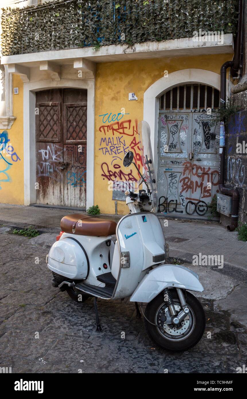 Scooter vespa sicile Banque de photographies et d’images à haute